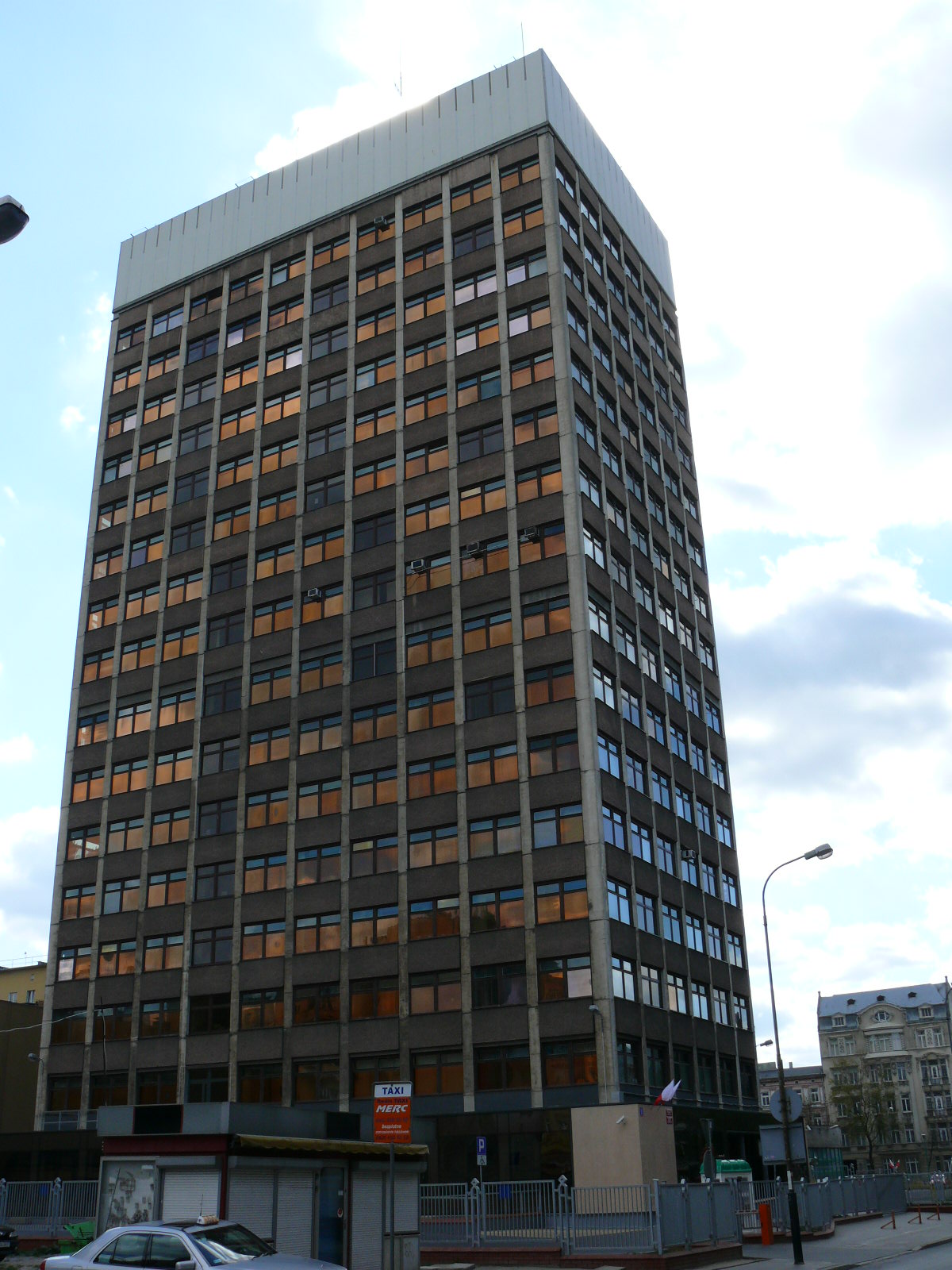 Kiedy Emerytura w Grudniu 2025? ZUS Potwierdza Kluczowe Zmiany w Harmonogramie Wypłat