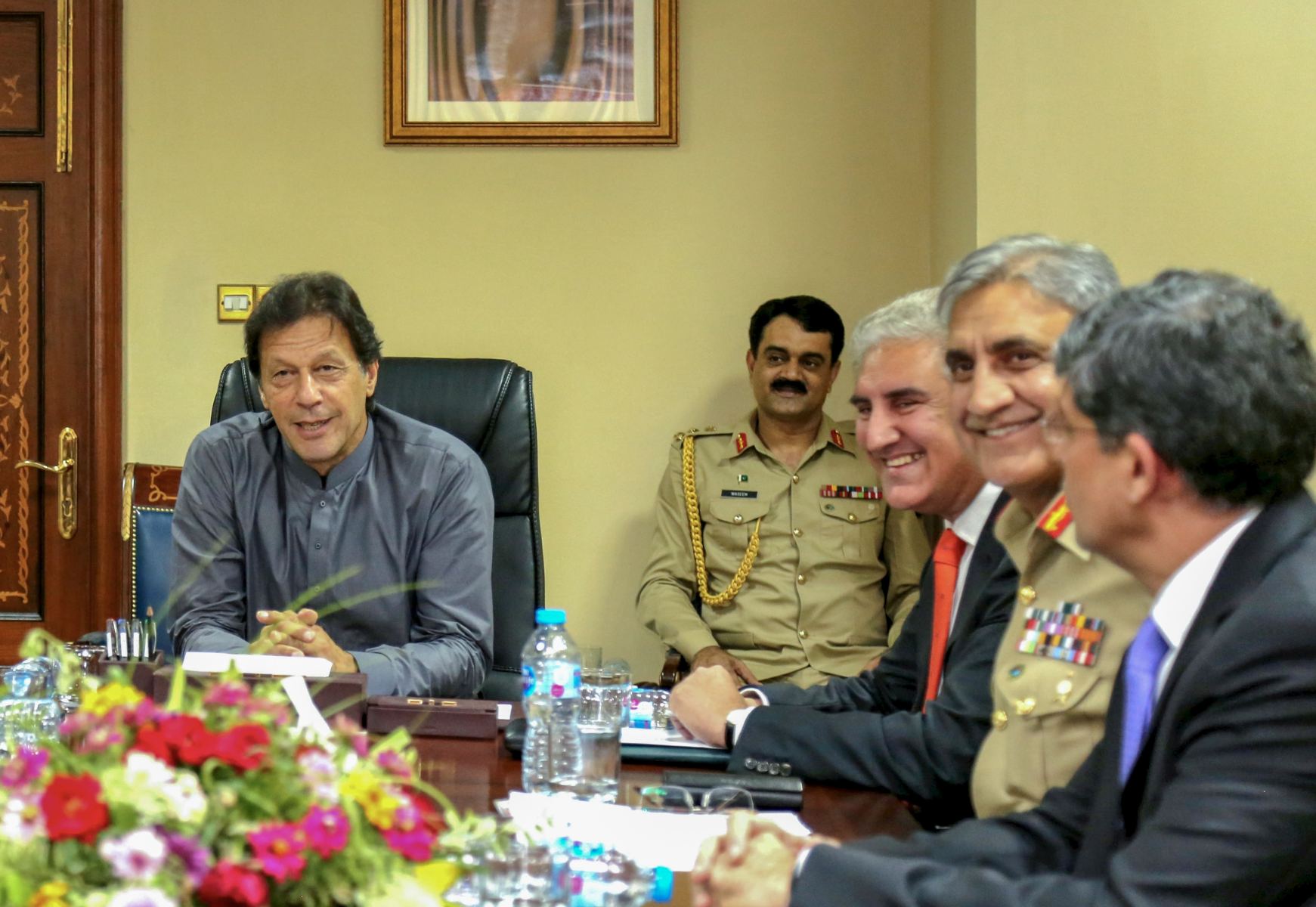 Pakistan: Były Premier Imran Khan Skazany za Przywłaszczenie Prezentów – Analiza Wyroku