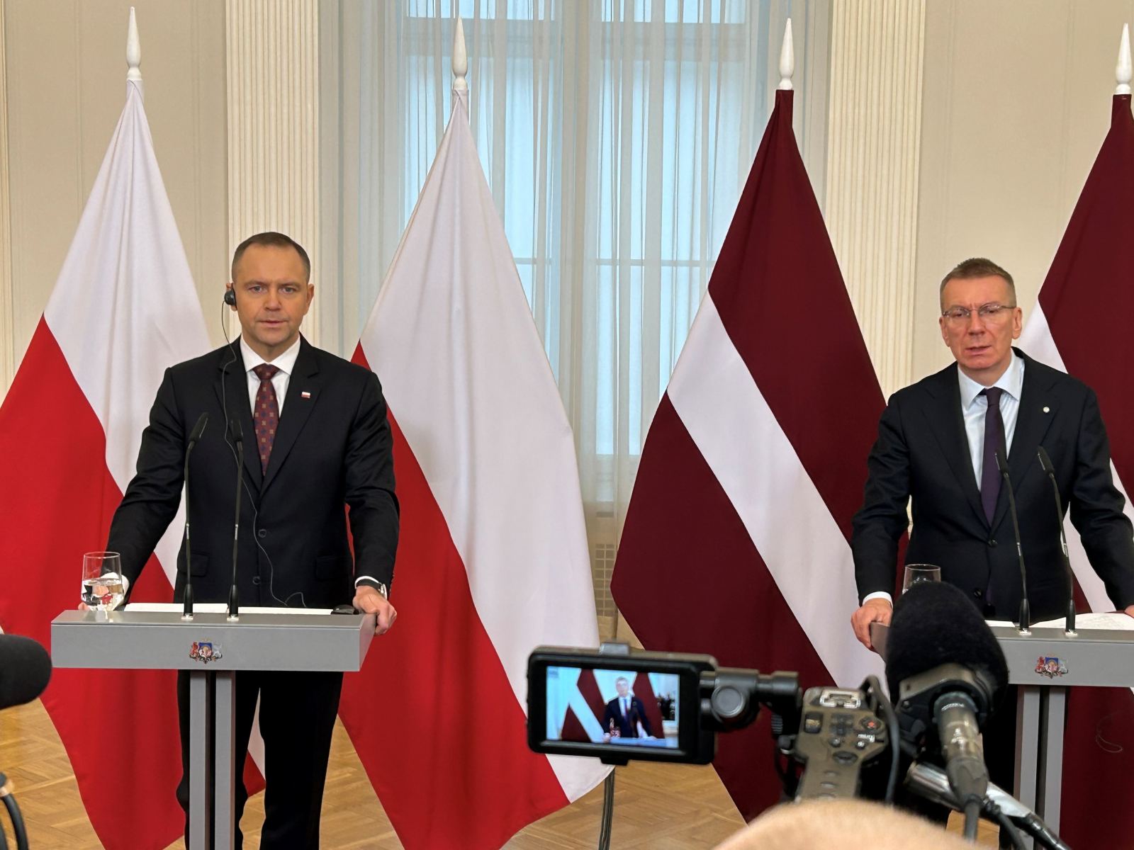 Prezydent Nawrocki bije rekordy wet: Konflikt z rządem Tuska eskaluje