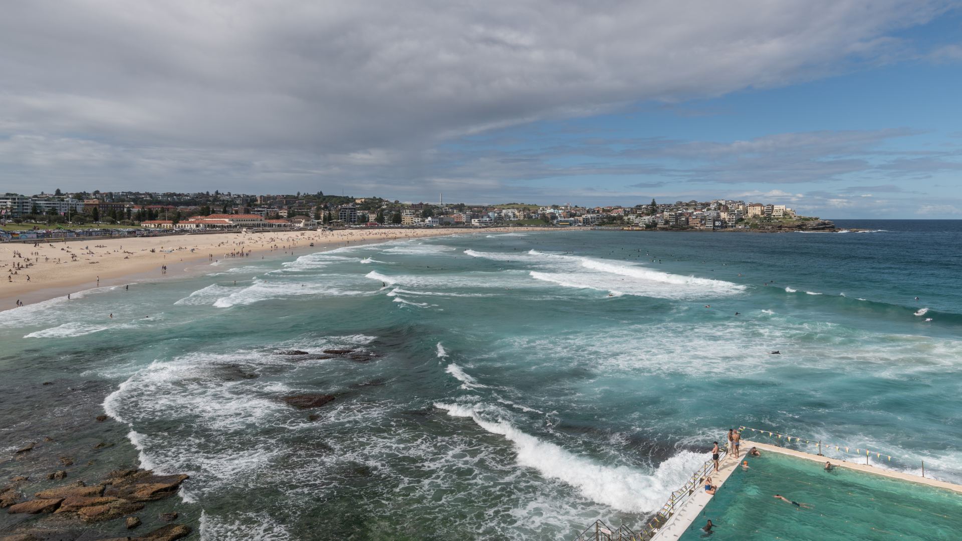 Bondi Beach: Analiza dziwnych okoliczności ataku i brak dowodów na szerszy spisek