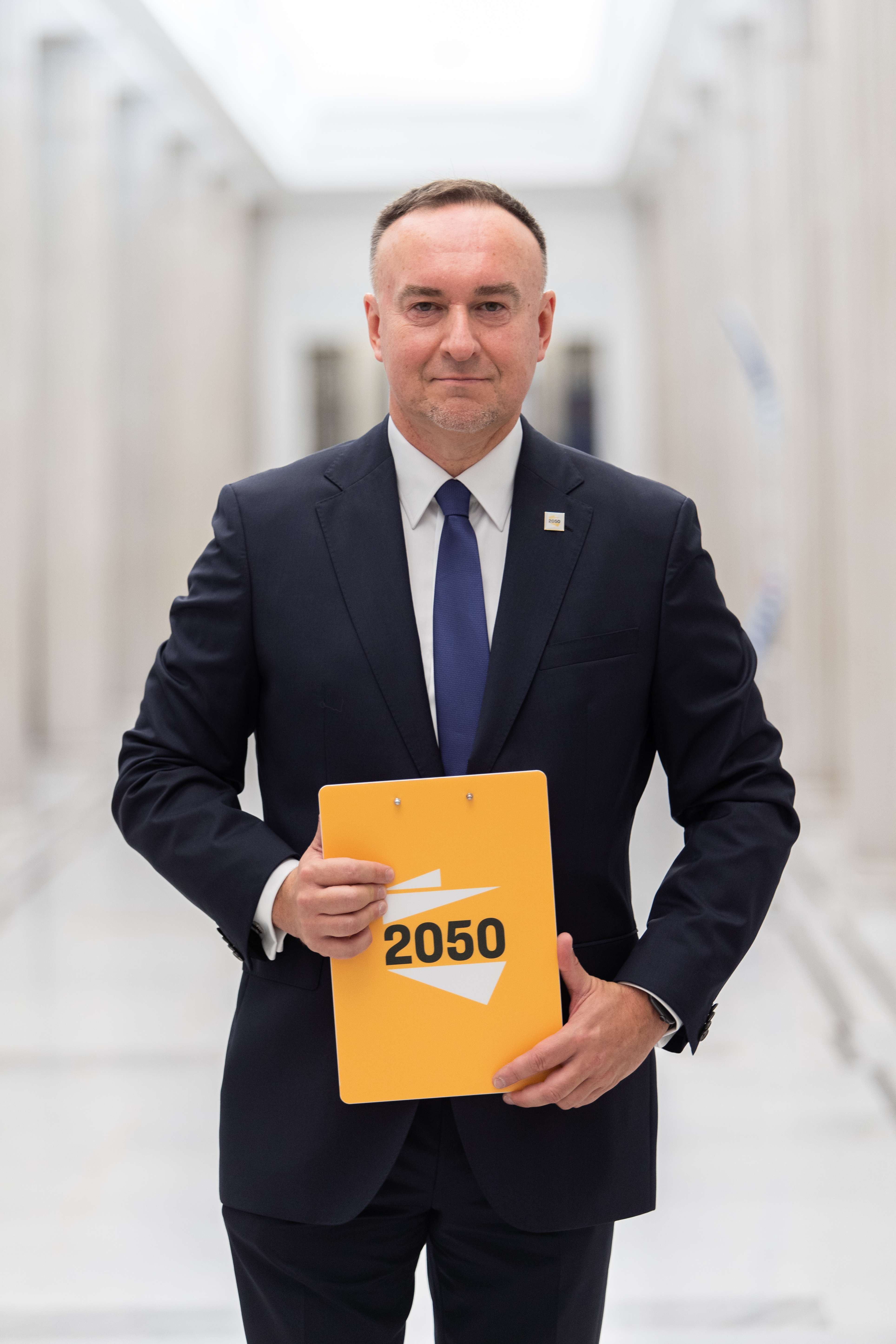 Michał Kobosko wycofuje się z wyścigu o przywództwo w Polsce 2050 – analiza zaskakującej decyzji