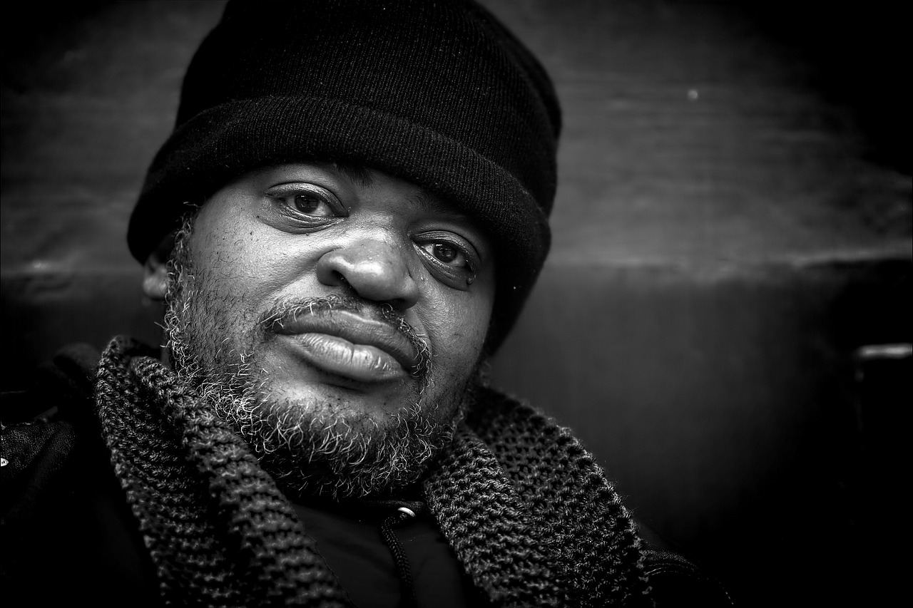 Jedna noc może zaważyć na życiu: Bezdomność w Warszawie w obliczu zimy