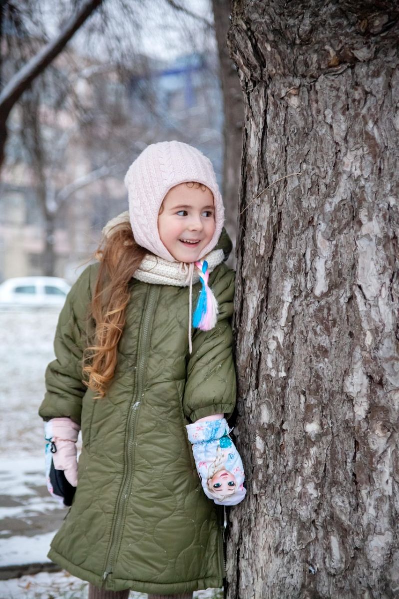 Dramatyczne chwile w Lublinie: 3-latka wpadła do studzienki podczas zabawy na śniegu