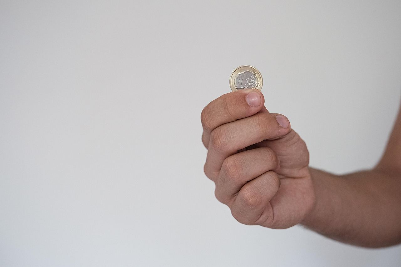 Rosnące koszty życia: Analiza cen podstawowych produktów spożywczych w Polsce – kiedy zakupy są drogo?