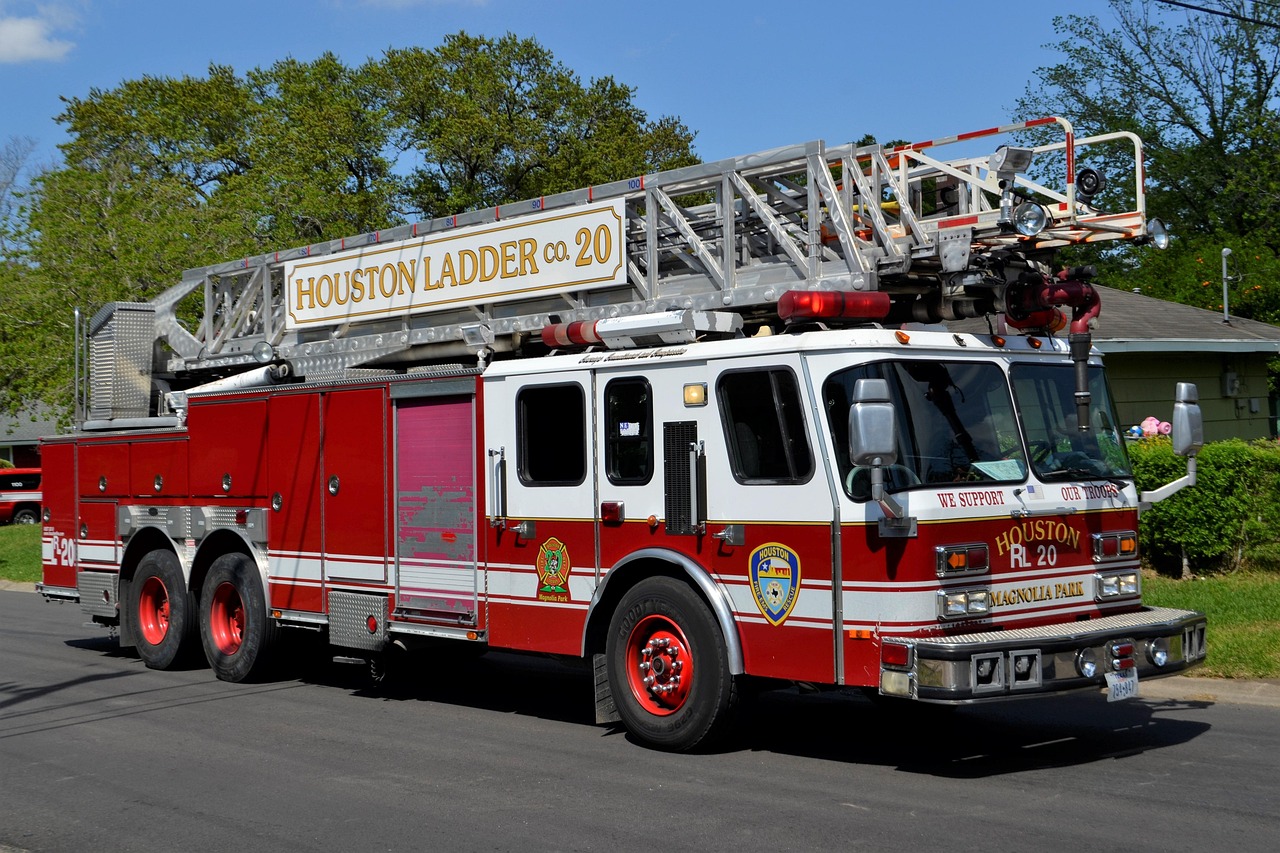 Pożar hali magazynowej w Trzebini – apel o ostrożność