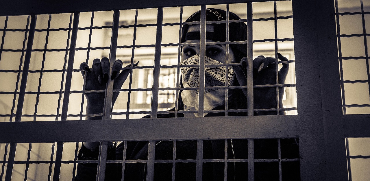 Dramatyczna Interwencja w Krakowie: Usiłowanie Zabójstwa i Kradzież w Nocy z 7 na 8 Stycznia