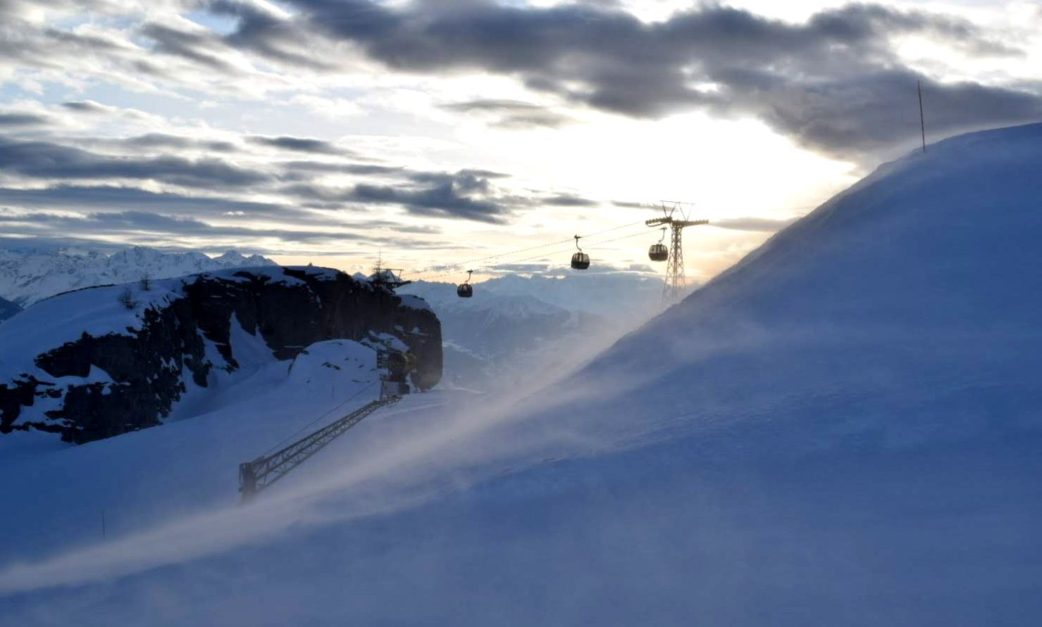 Tragiczny pożar w Szwajcarii: Analiza przyczyn i skutków katastrofy w Crans-Montana