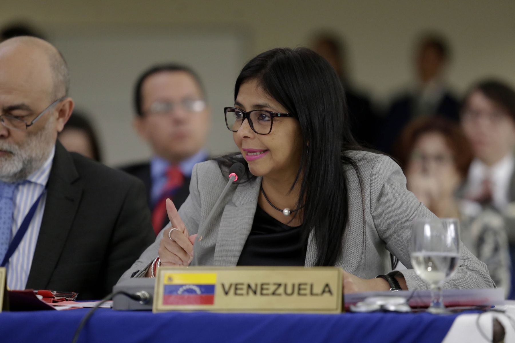 Wenezuela w Kryzysie: Wiceprezydentka Rodriguez Odmawia Współpracy z USA, Żąda Zwolnienia Maduro