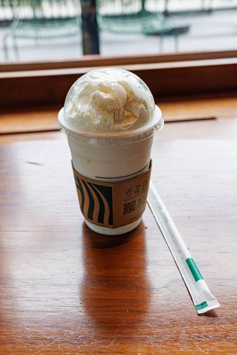 Starbucks Restrukturyzacja: Analiza Zamknięć Kawiarni i Zmiany Strategii