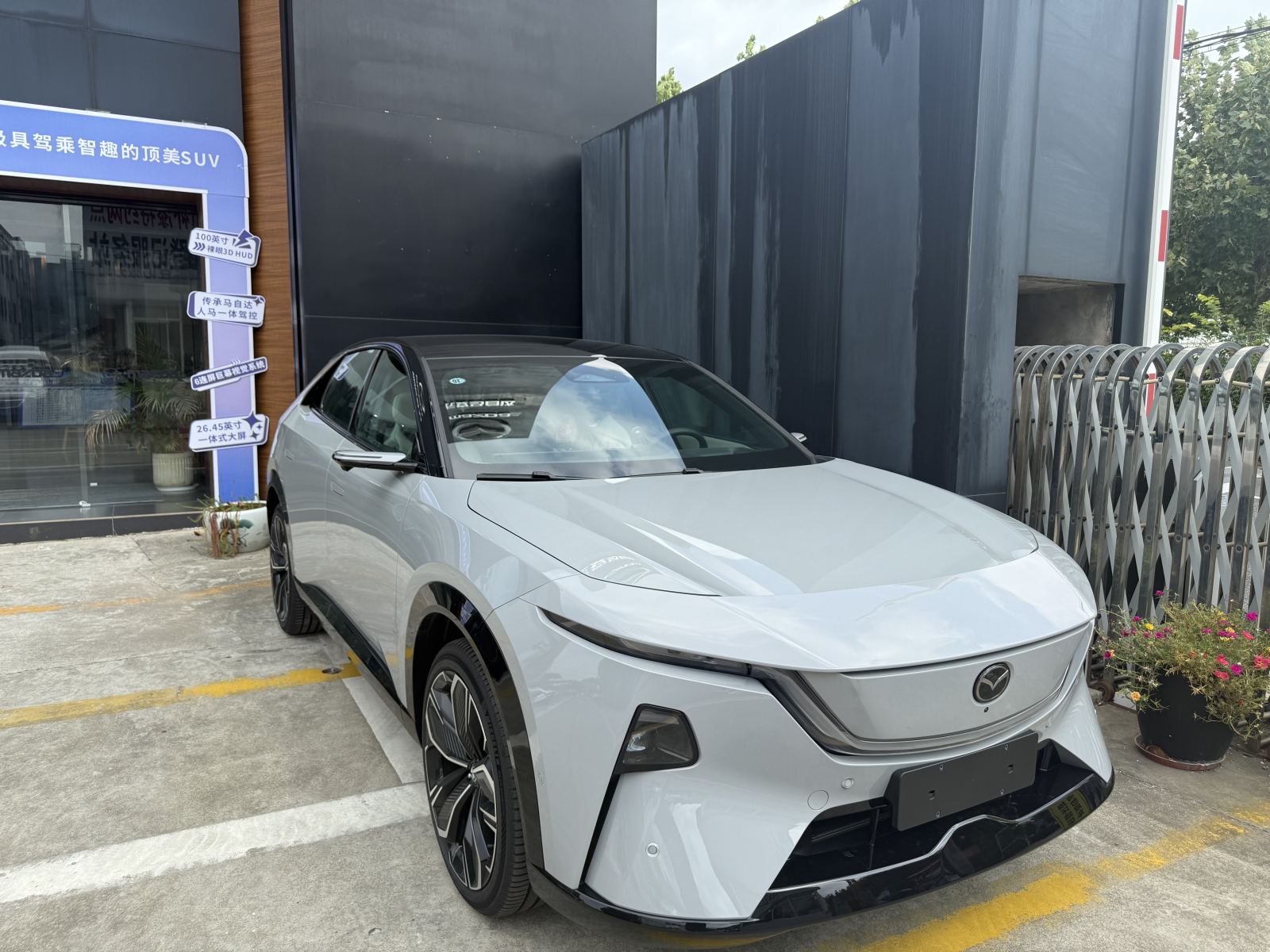 Mazda CX-6e: Nowy SUV z Japonią w sercu i technologią przyszłości