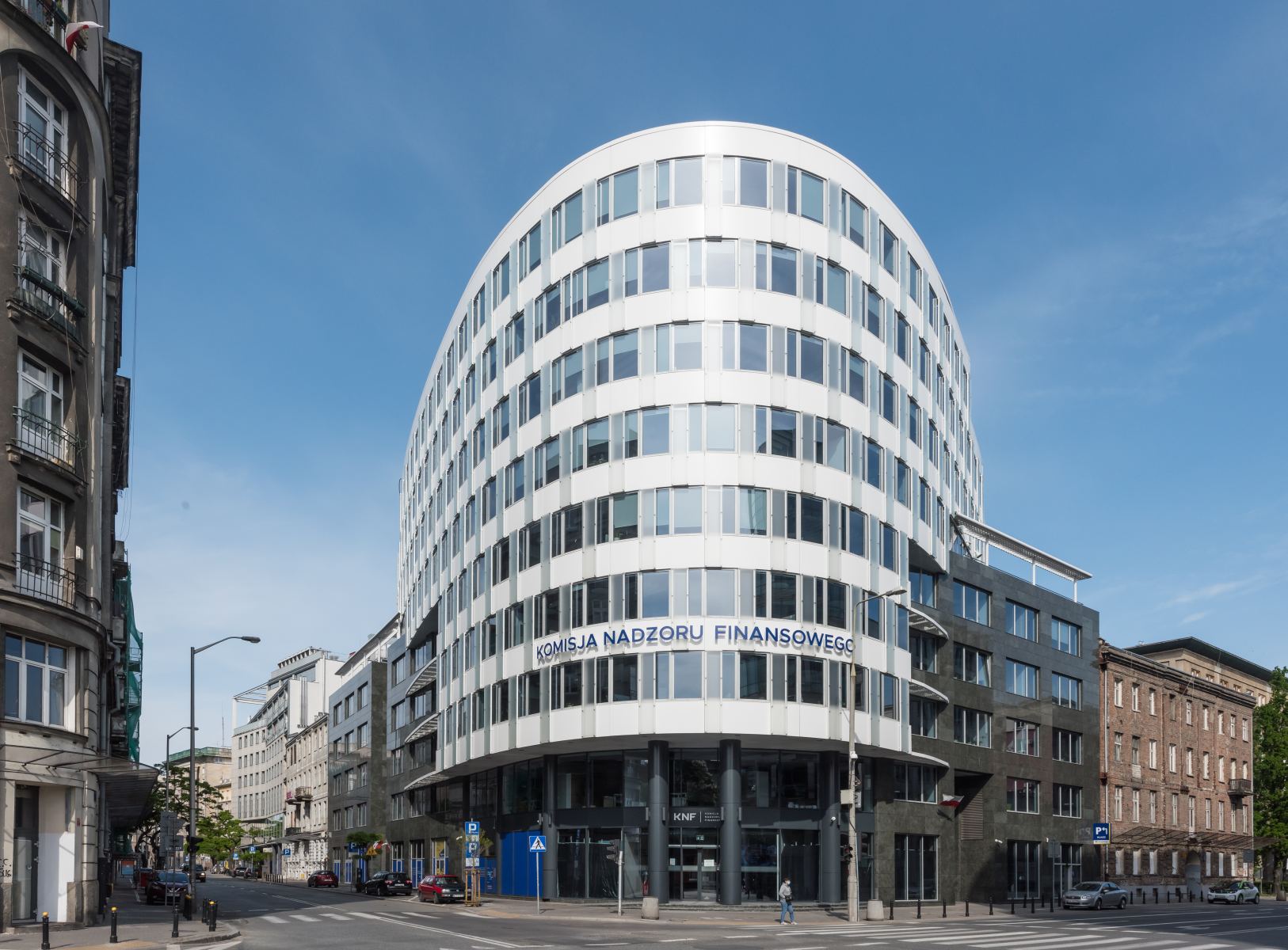 Komisja Nadzoru Finansowego (KNF) wszczyna postępowania i ostrzega przed dwoma podmiotami