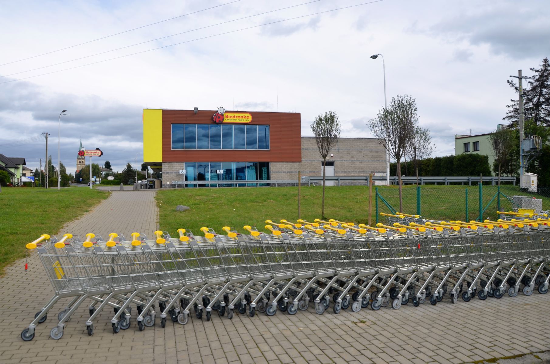 Kontrole w Biedronce: PIP reaguje na sygnały o nieprawidłowościach w organizacji pracy