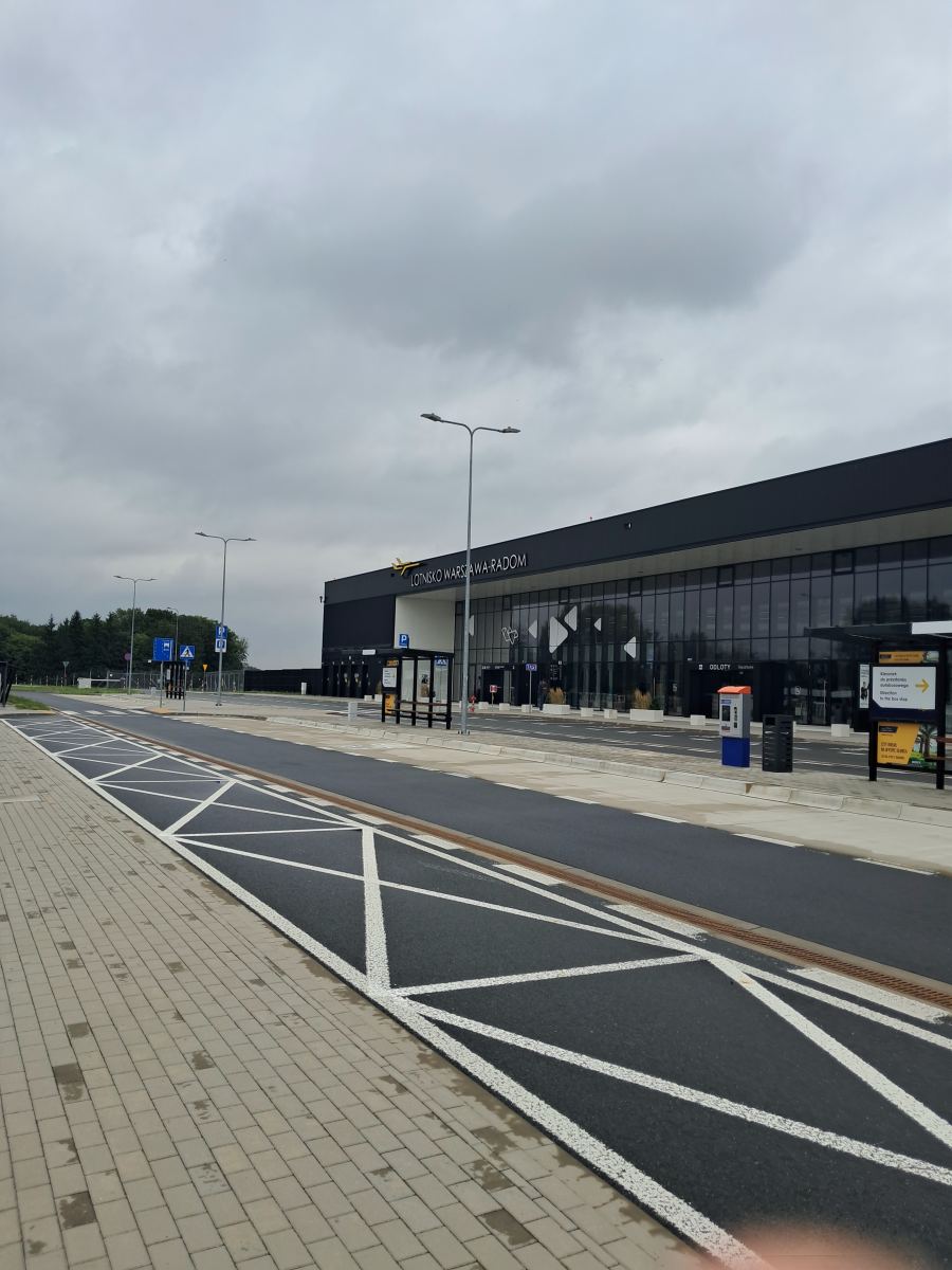 Lotnisko Warszawa–Radom: Gruntowna korekta kursu w obliczu strat finansowych