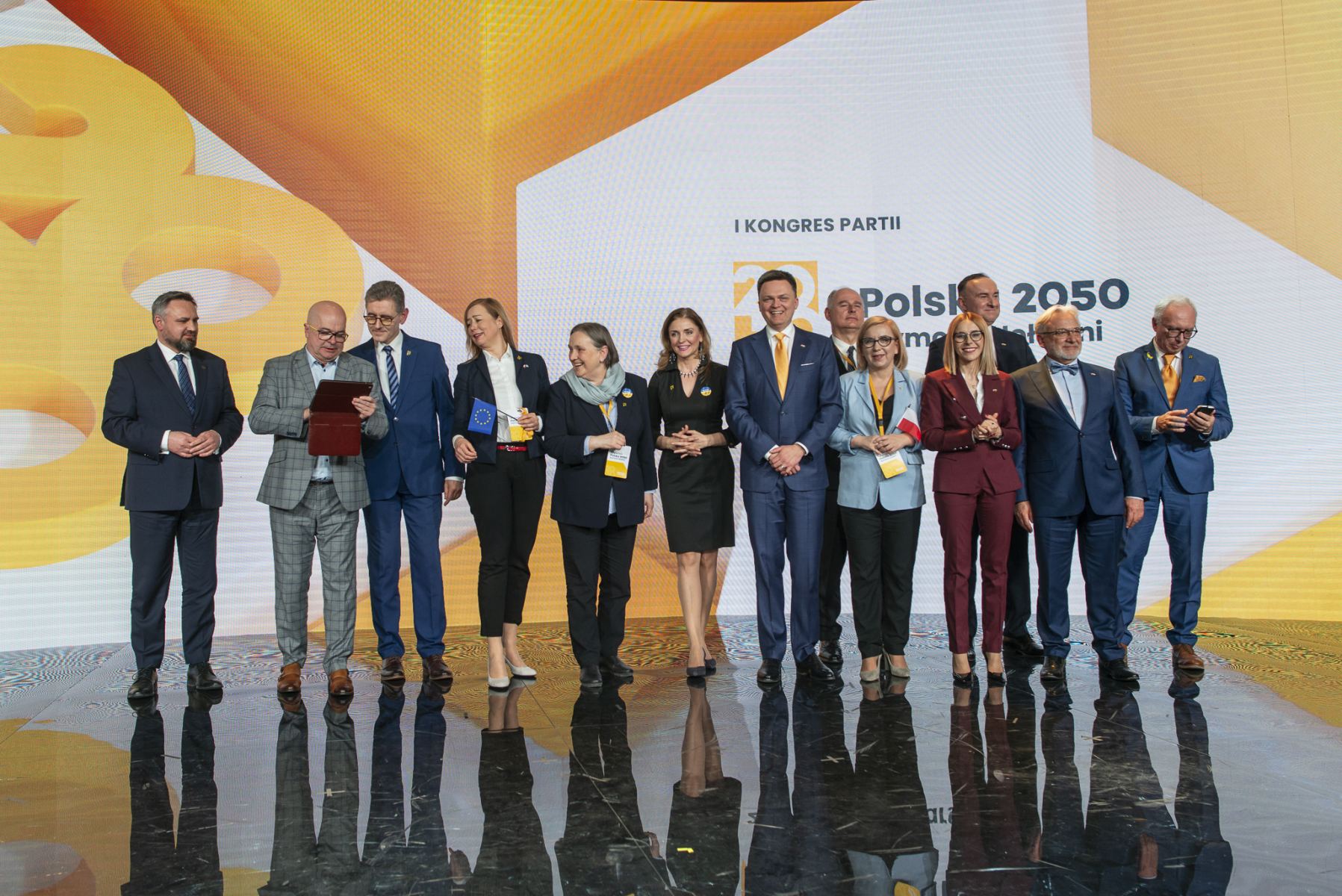 Kryzys w Polskim 2050: Obrady Rady Krajowej Przerwane, Przyszłość Partii Wisi na Włosku