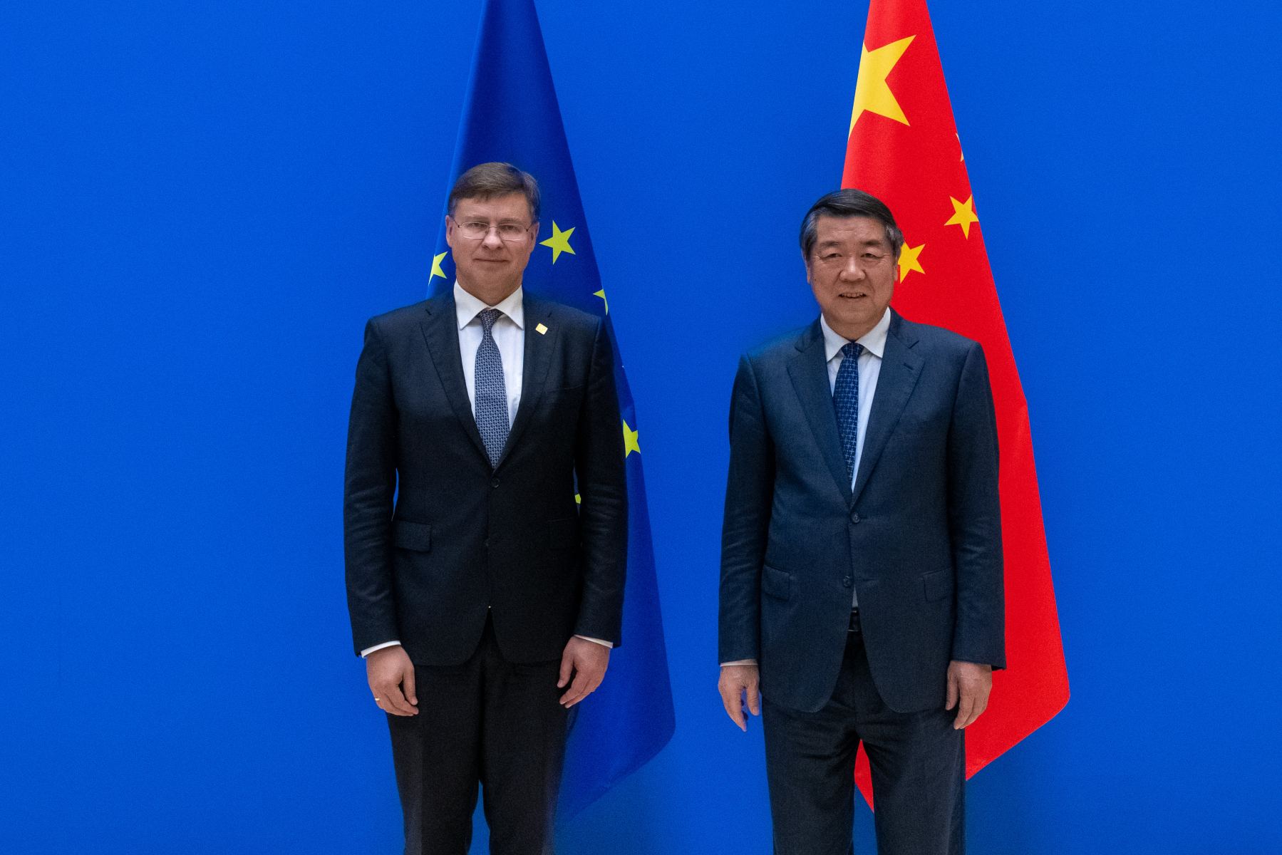 Transformacja Gospodarcza Chin: Od Fabryki Świata do Światowego Rynku – Analiza Sytuacji