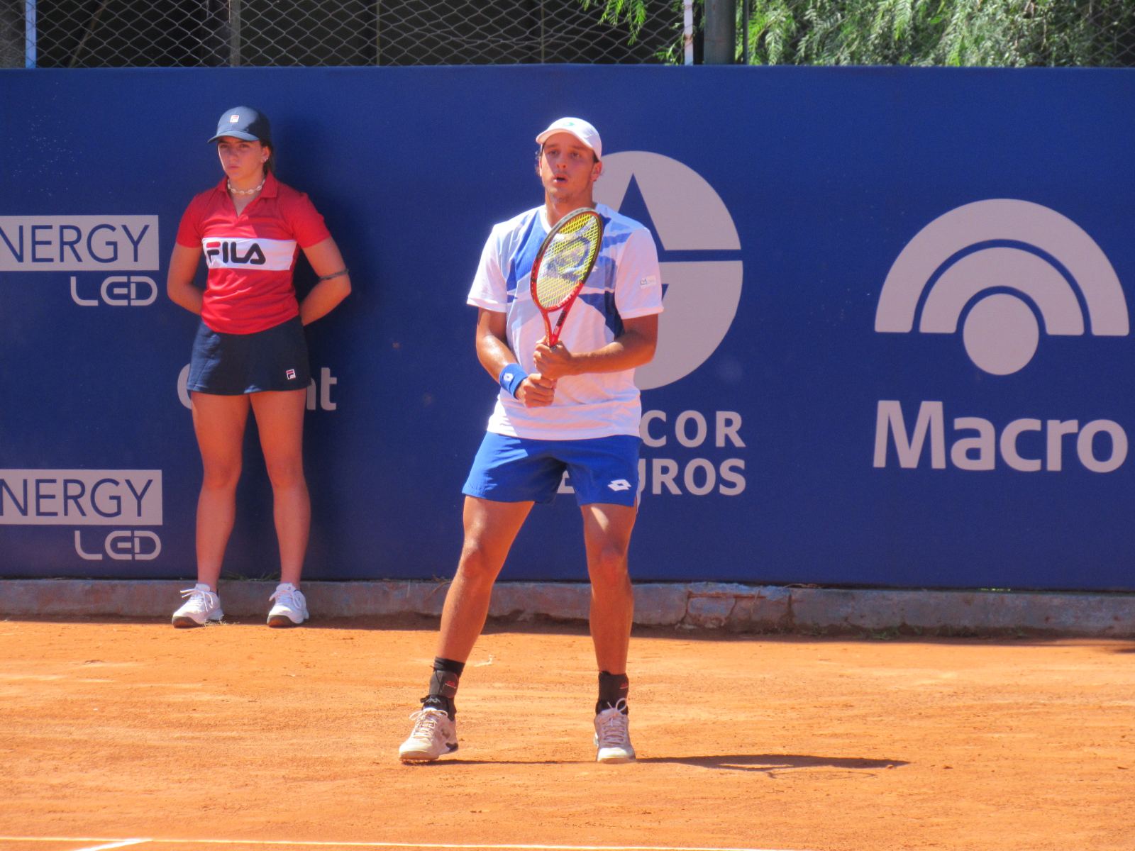 Luciano Darderi triumfuje w Melbourne pomimo problemów żołądkowych – sensacyjny debiut na Australian Open!