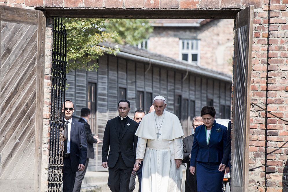 Wyjątkowa Dyspensa Papieża Franciszka: Ksiądz Katolicki Pozostaje w Małżeństwie