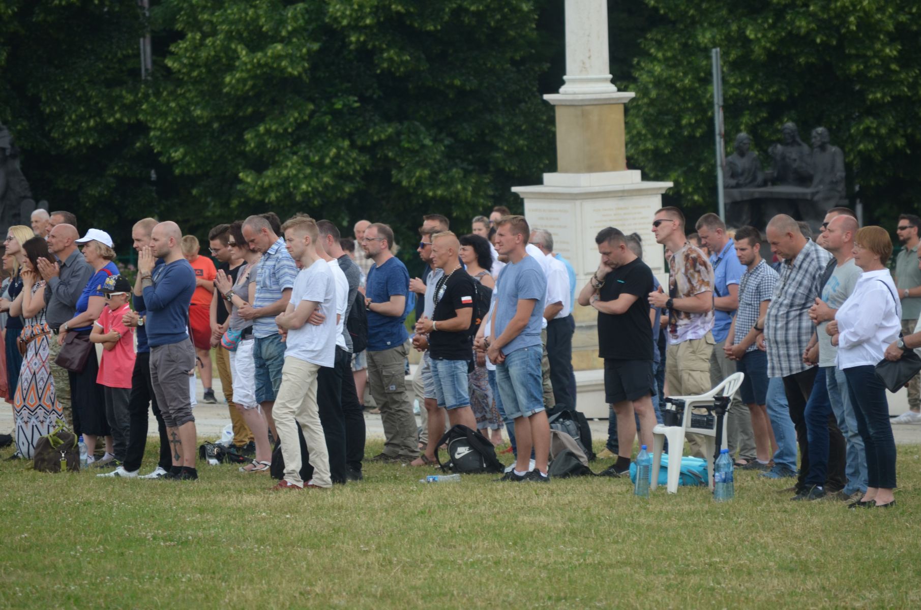 Analiza nocnego programu Radia Maryja z 23 stycznia: Refleksje o szkole, polityce i modlitwie