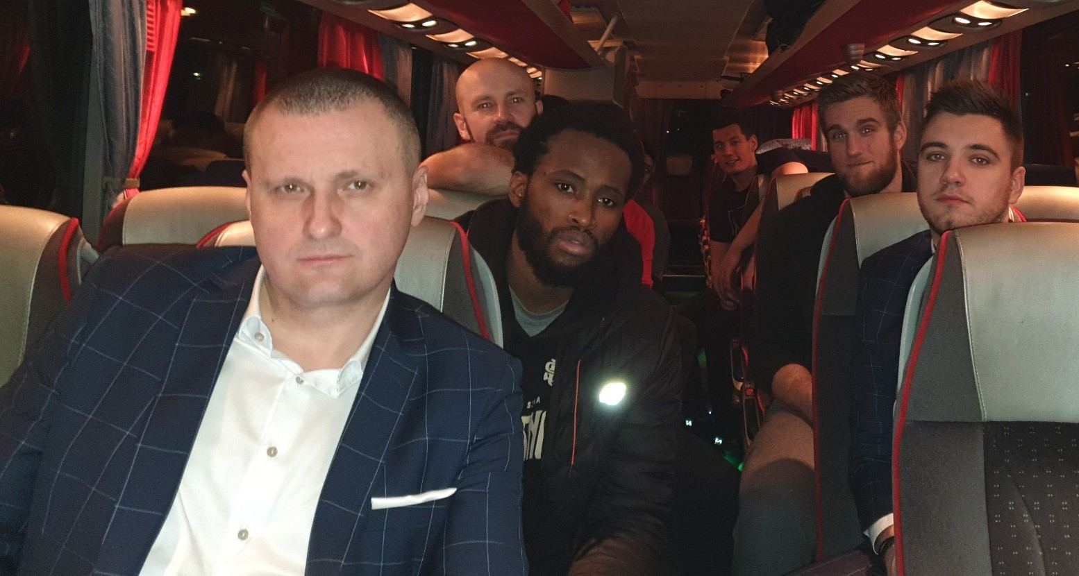 Dramatyczna Porazka Beniaminka w Warszawie – Miasto Szkła Krosno Blisko Strefy Spadkowej