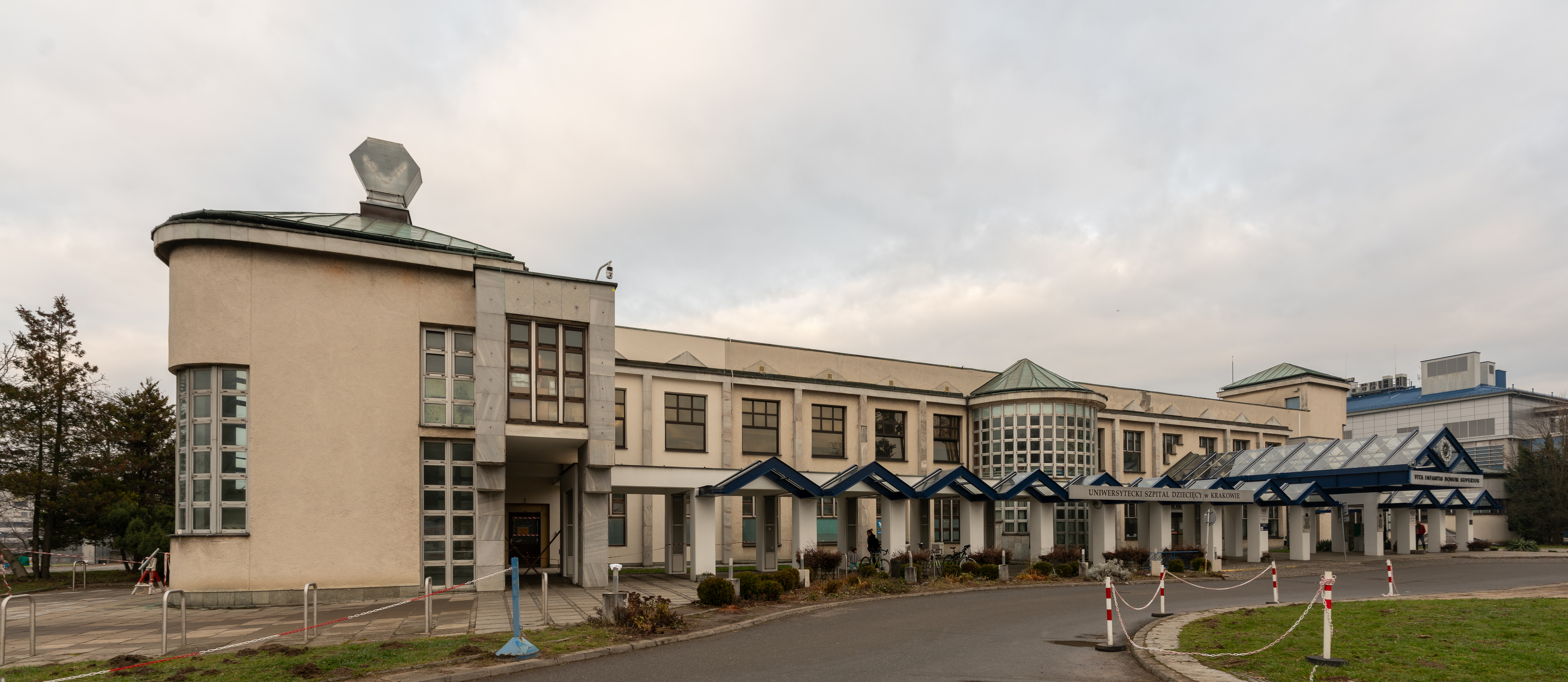 Nowoczesna karetka neonatologiczna dla Uniwersyteckiego Szpitala Dziecięcego w Krakowie – dar z okazji 150-lecia NEWAG