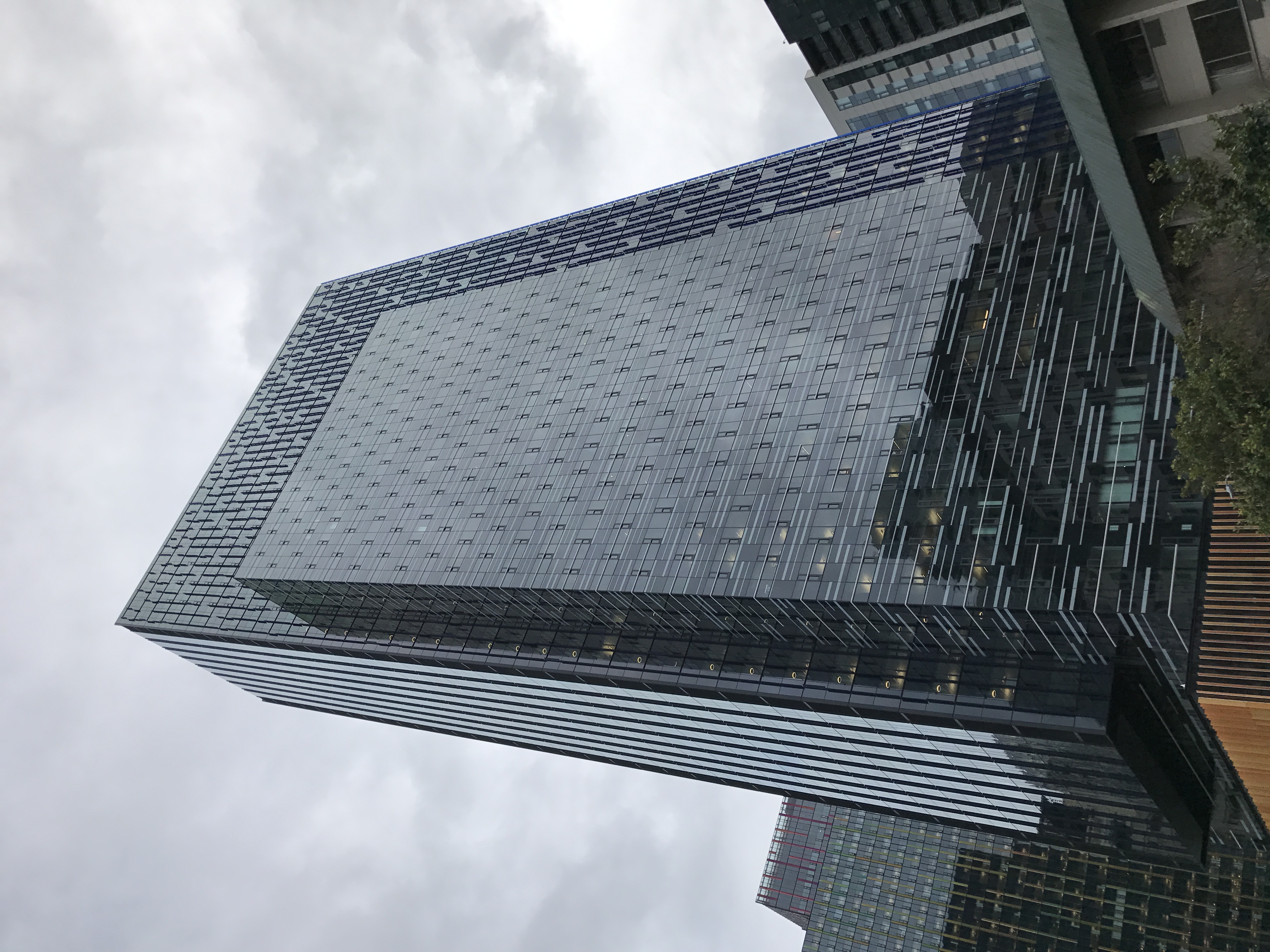 Amazon redukuje zatrudnienie: Analiza zwolnień w globalnym gigancie