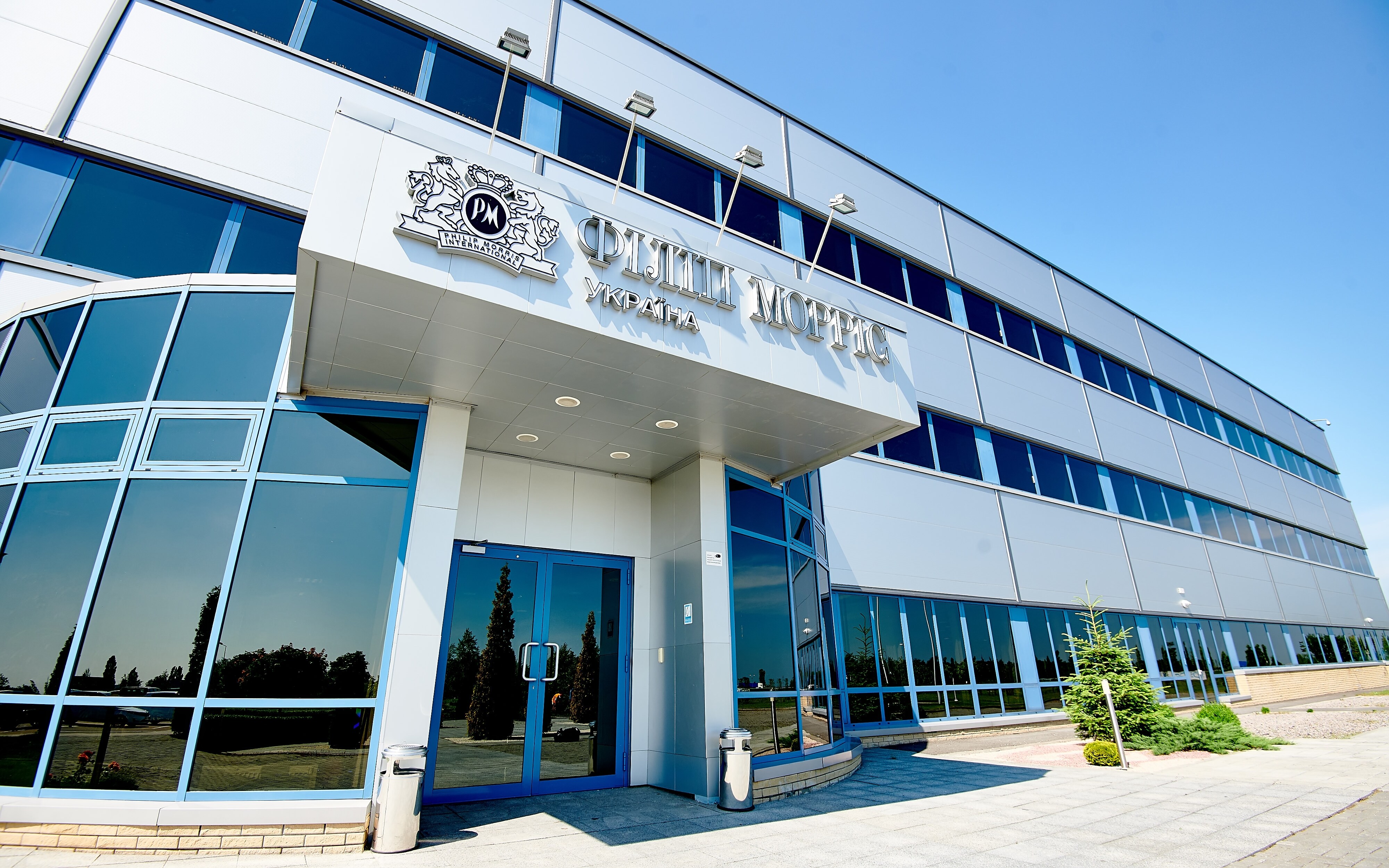 Atak na fabrykę Philip Morris Ukraine w Charkowie w kontekście rosyjskich uderzeń w amerykańskie przedsiębiorstwa