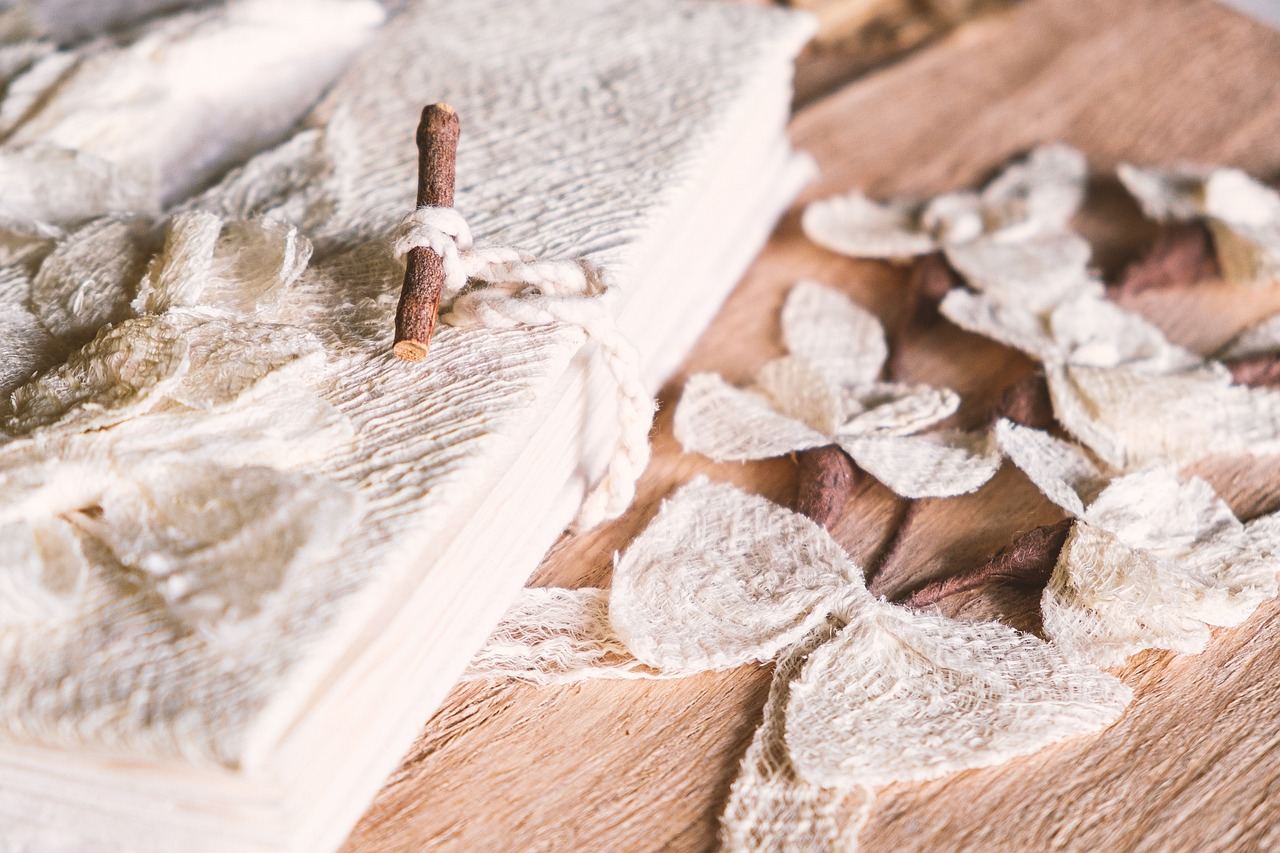 Kontrowersje wokół autobiografii byłego agenta PRL: Recenzja “Straćca” Andrzeja Czechowicza