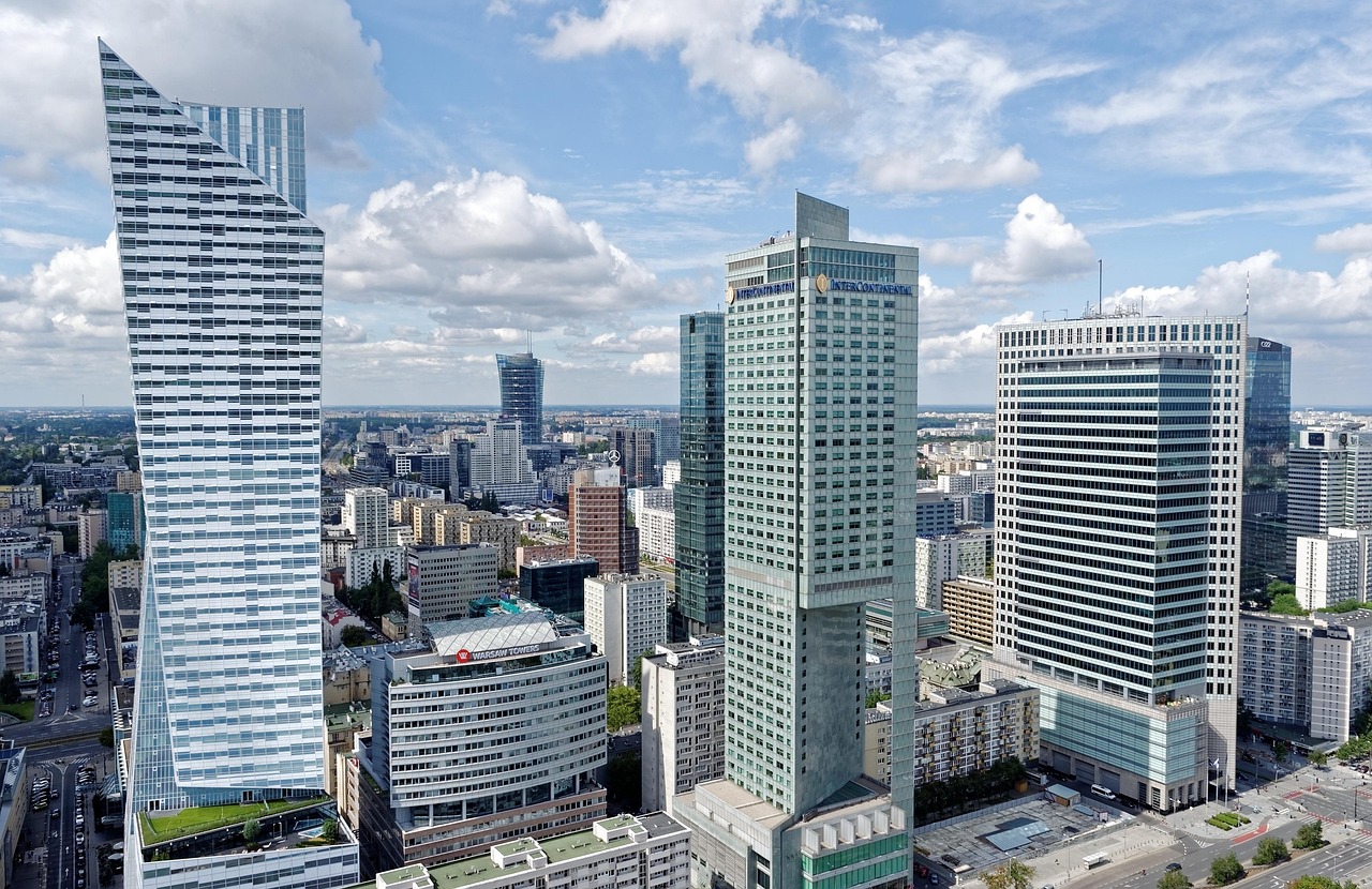 Kurczący się zasób mieszkaniowy: Analiza sytuacji w polskich gminach (2002-2024)