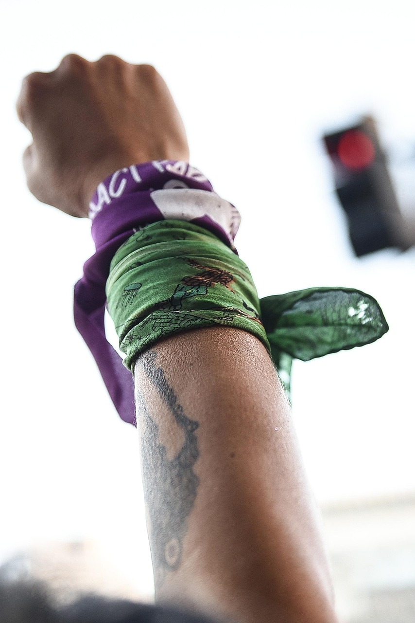 Burzliwe Protesty w Warszawie po Nowelizacji Prawa Oświatowego