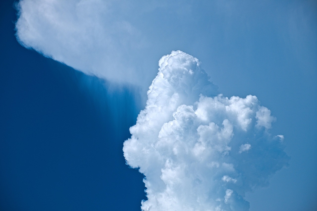 Cyberataki jako akt wojny: Nowa rzeczywistość bezpieczeństwa na granicy