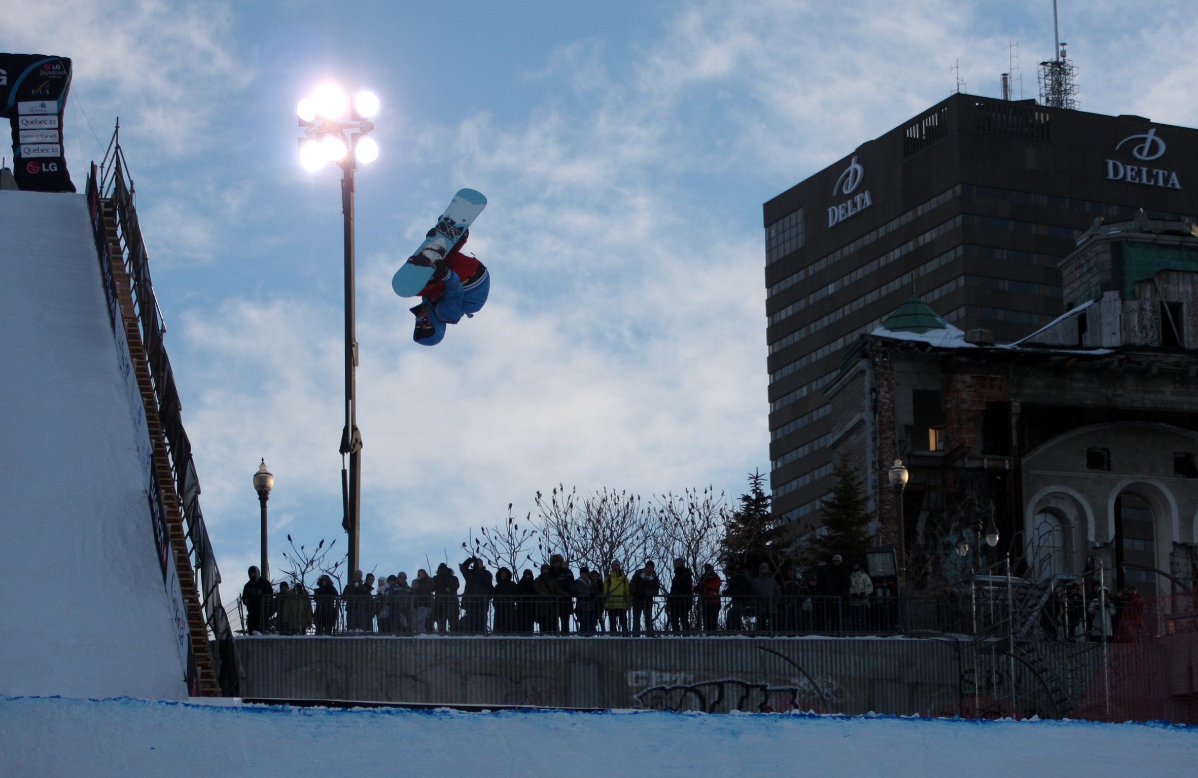 Dramatyczne Chwile w Livigno: Upadek Marka McMorrisa Wstrząsa Środowiskiem Snowboardowym