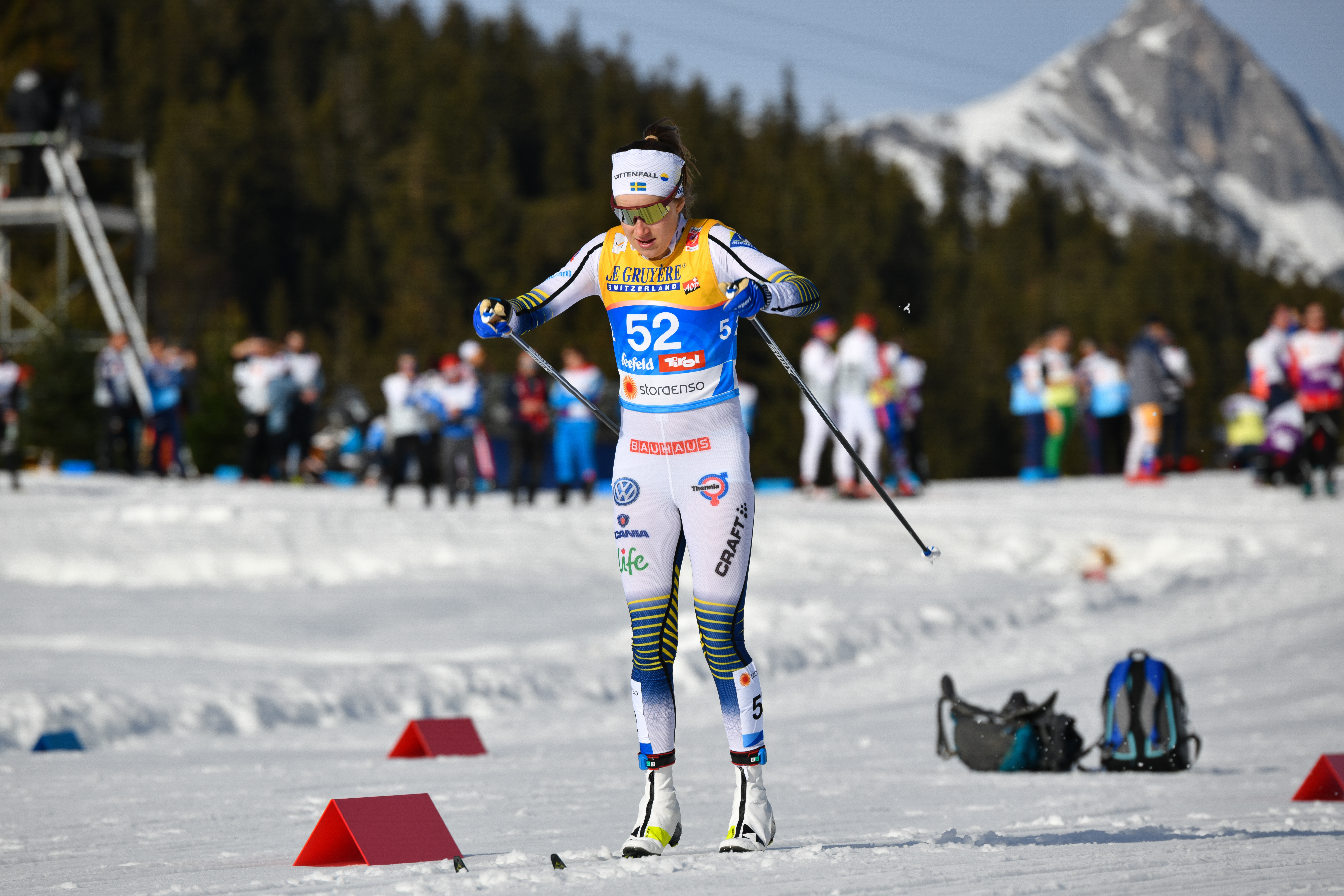 Szwedzka biegaczka narciarska doświadczyła dramatycznej wpadki podczas obchodów sukcesu na Igrzyskach Olimpijskich