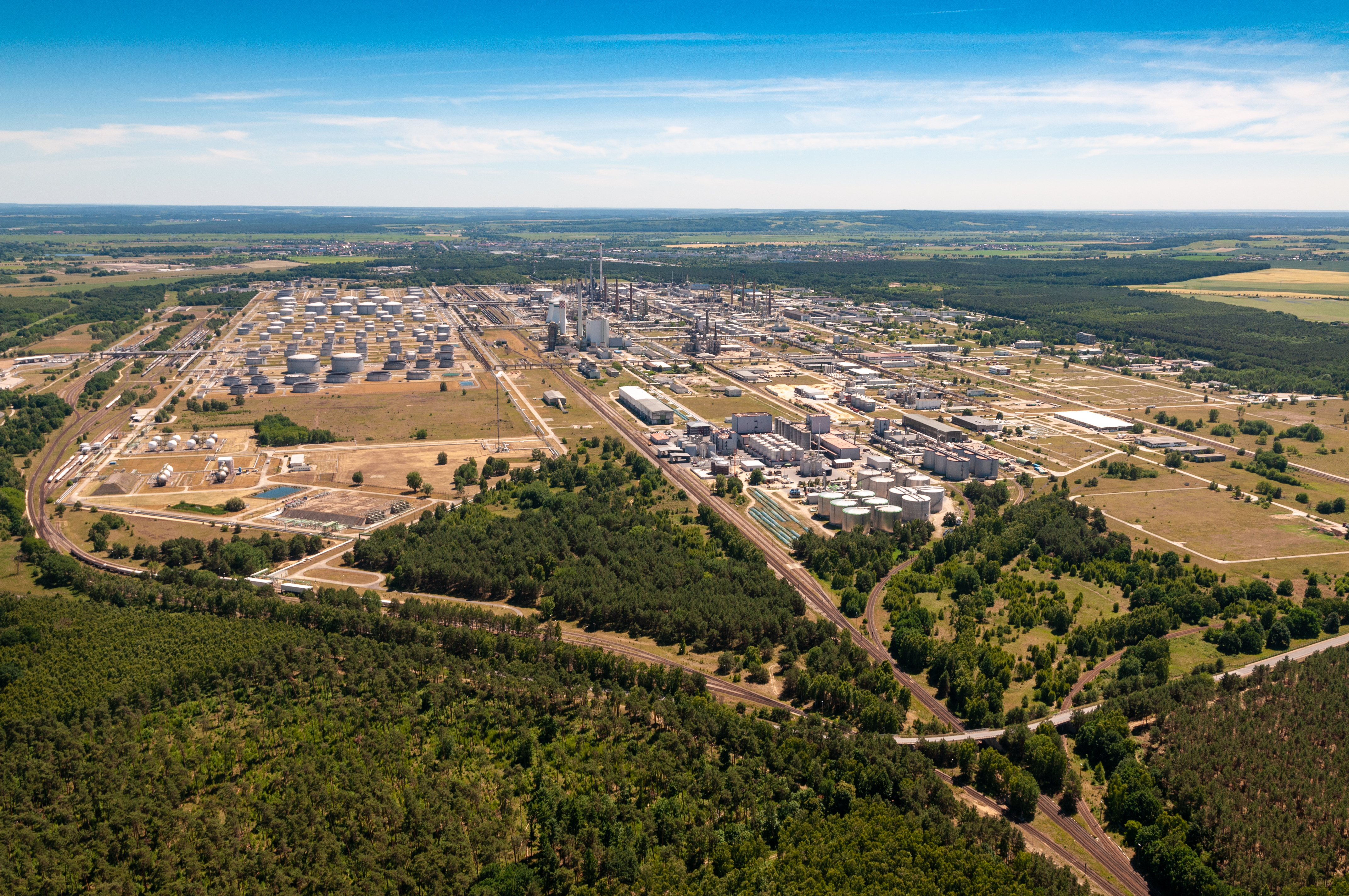 Niemcy w obliczu kryzysu paliwowego: Sankcje USA zagrażają rafinerii Schwedt