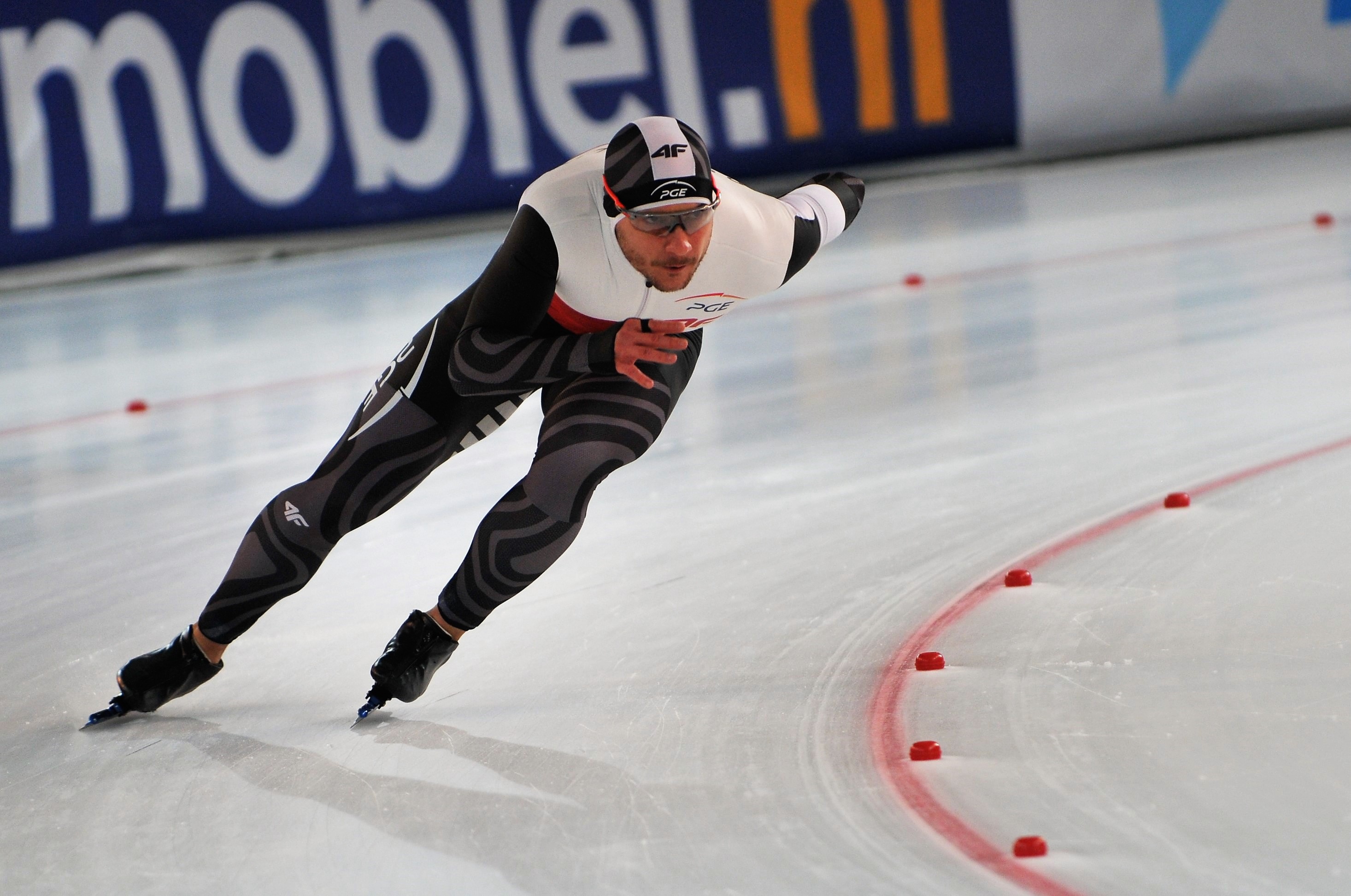 Dramat na Lodzie: Piotr Michalski ofiarą kolizji na Igrzyskach Olimpijskich w Mediolanie