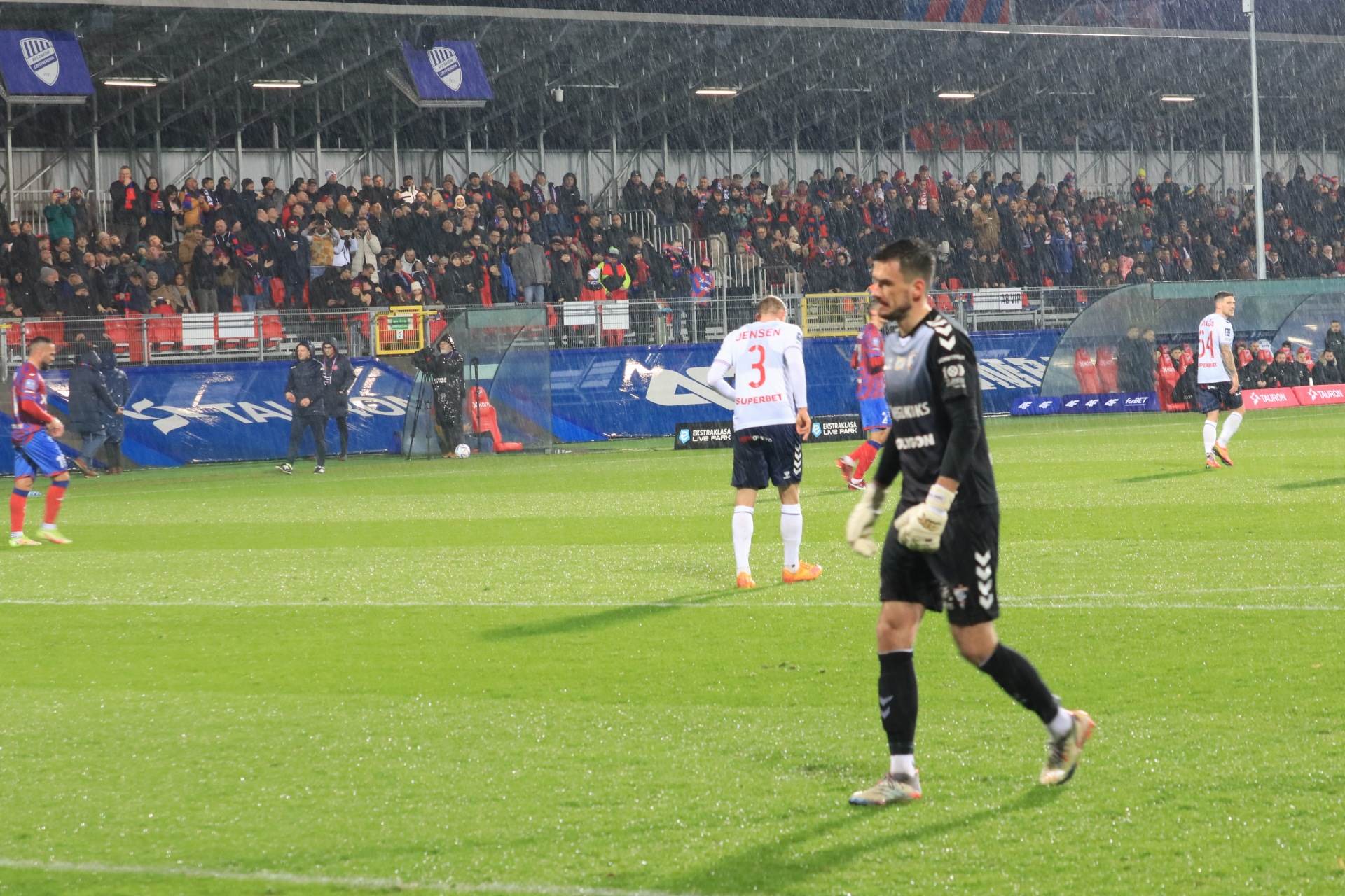 Daniel Bielica Bohaterem NAC Breda! Spektakularna interwencja polskiego bramkarza przesądza o zwycięstwie!