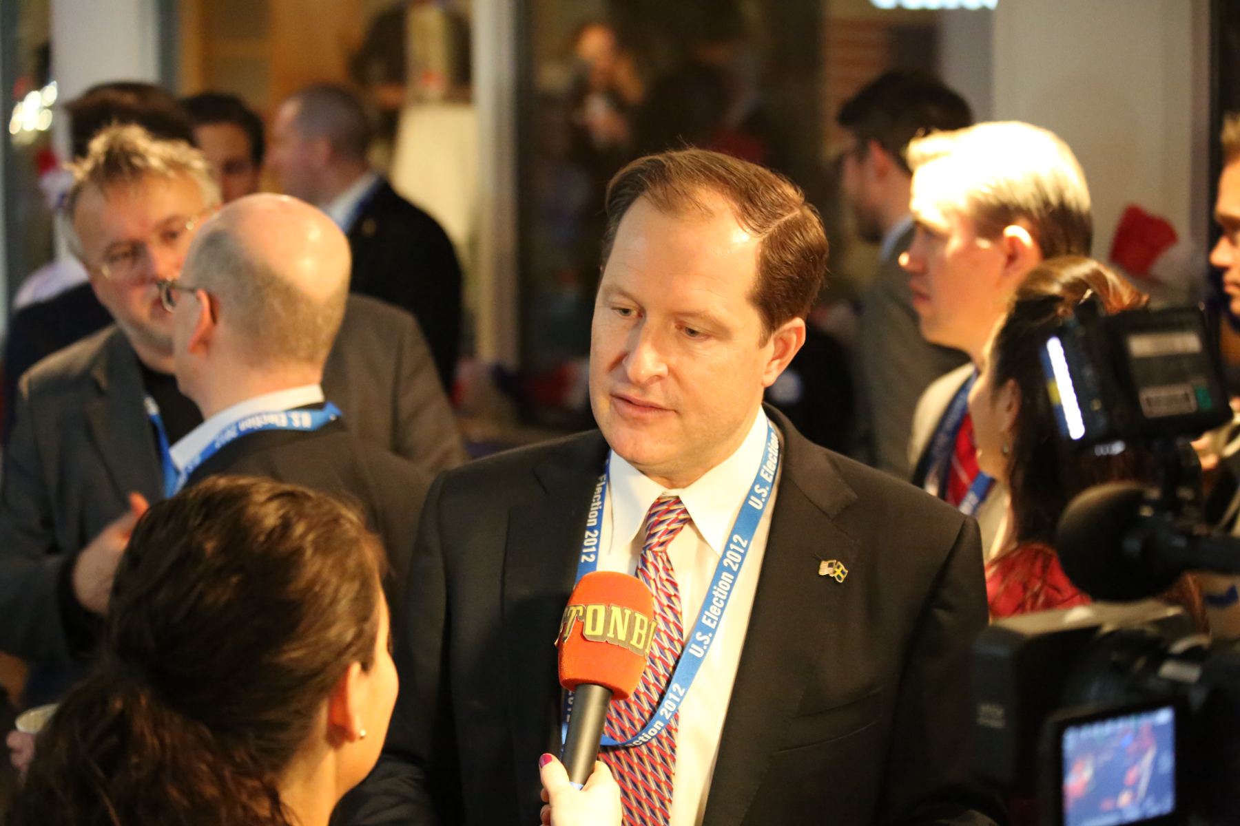 Kontrowersyjna decyzja ambasadora USA w Warszawie: Analiza skutków dla relacji polsko-amerykańskich