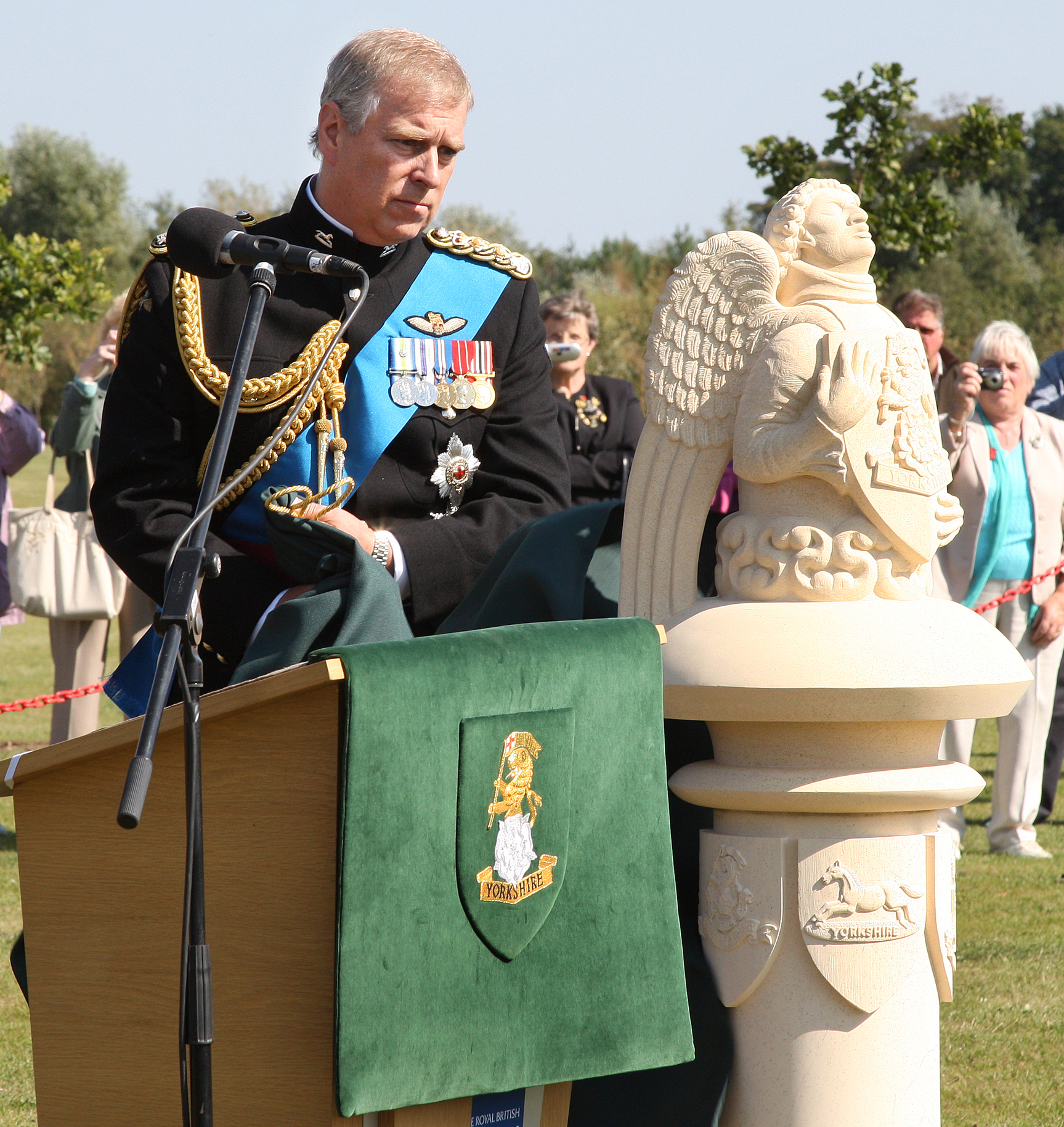 Aresztowanie i zwolnienie Andrew Mountbatten-Windsor – śledztwo w sprawie nadużycia stanowiska