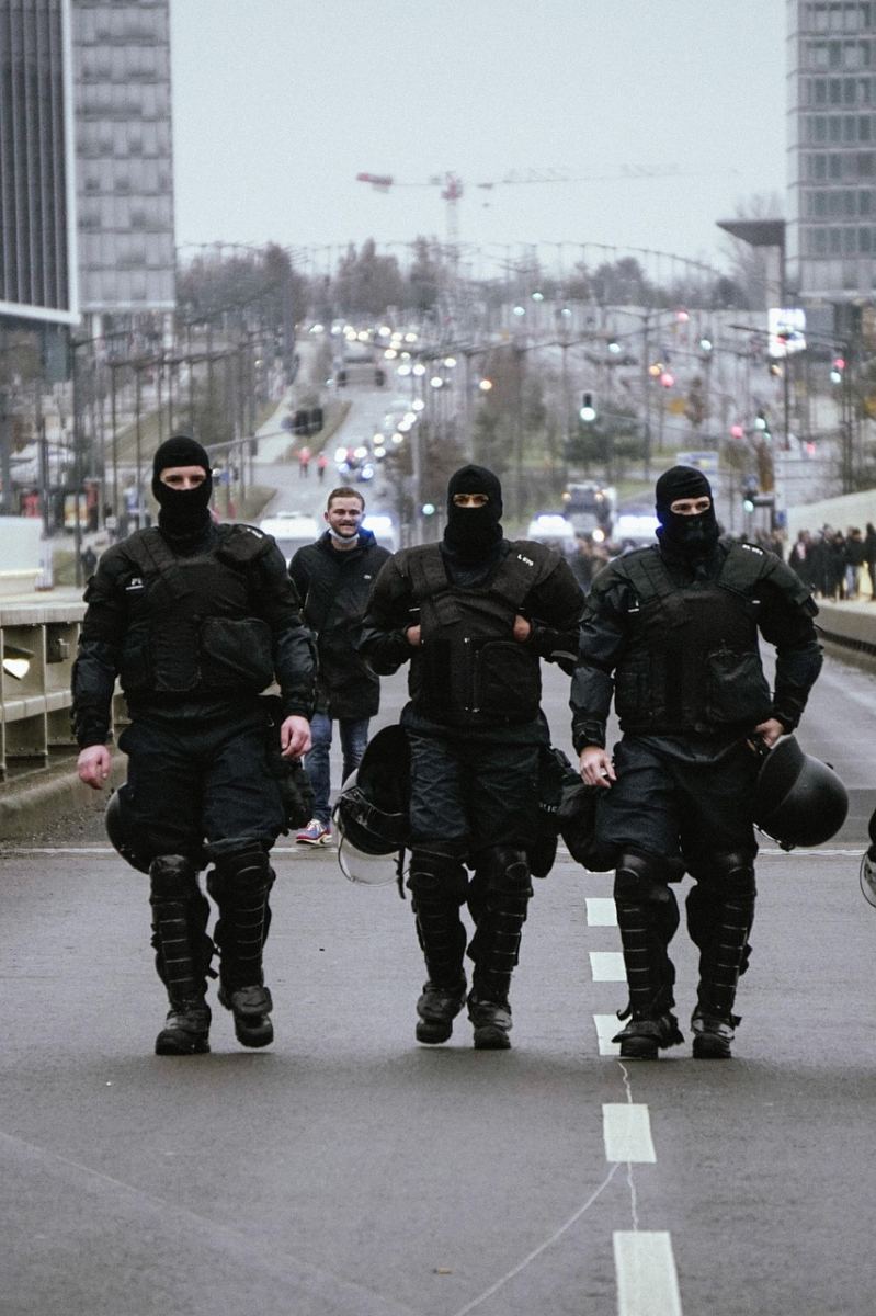 Analiza incydentu w Nowym Jorku: Wzrost napięcia i groźne sygnały