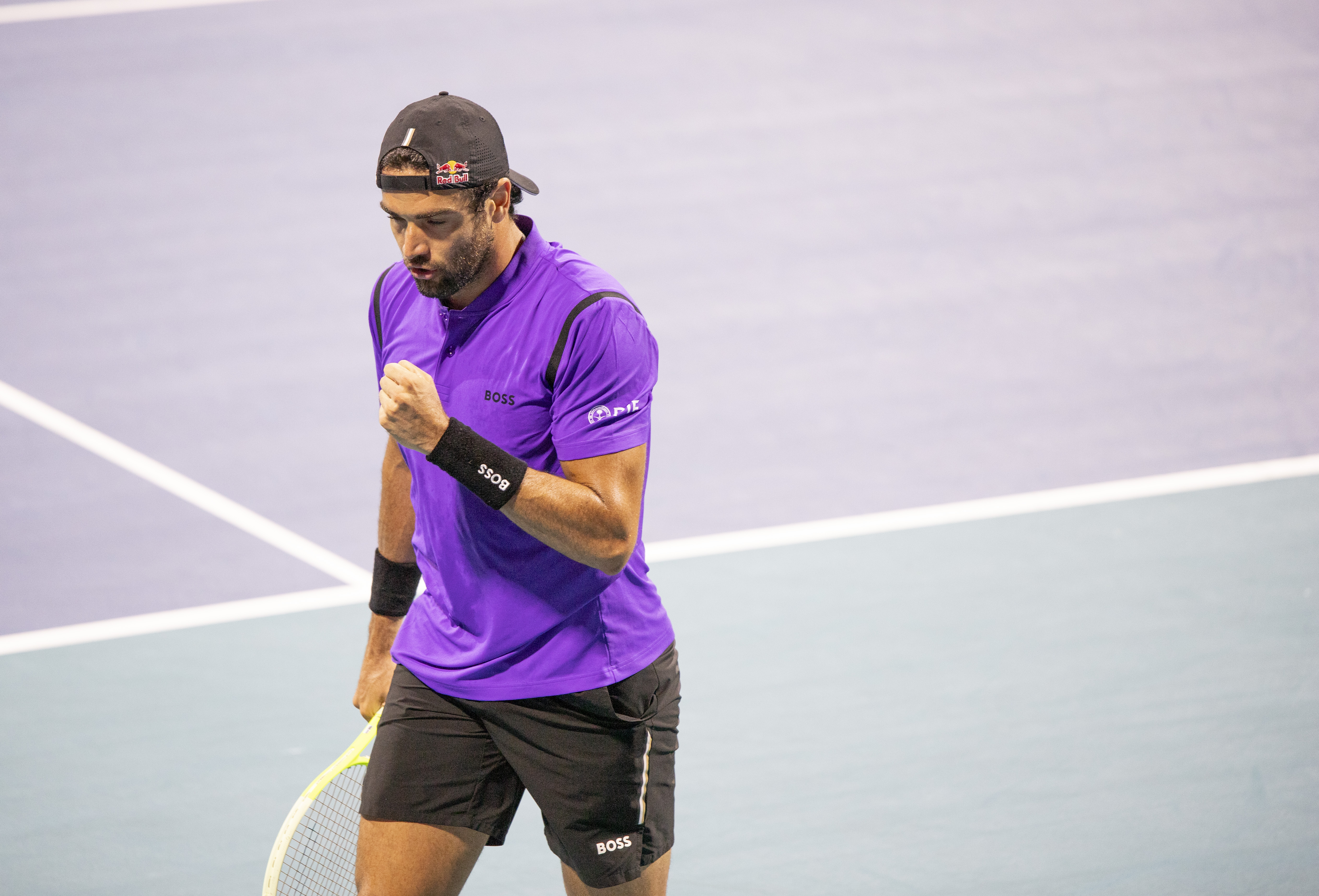 Berrettini Walczy, Zwycięża, Lecz Upada z Bólu – Dramat w Indian Wells!