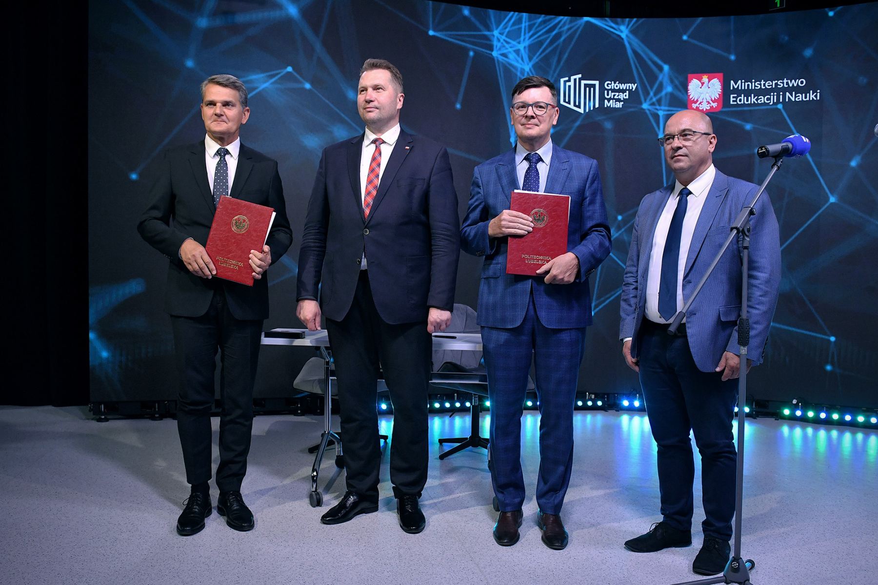 Kontrowersje wokół polityki energetycznej: Czarnek i fotowoltaika – analiza