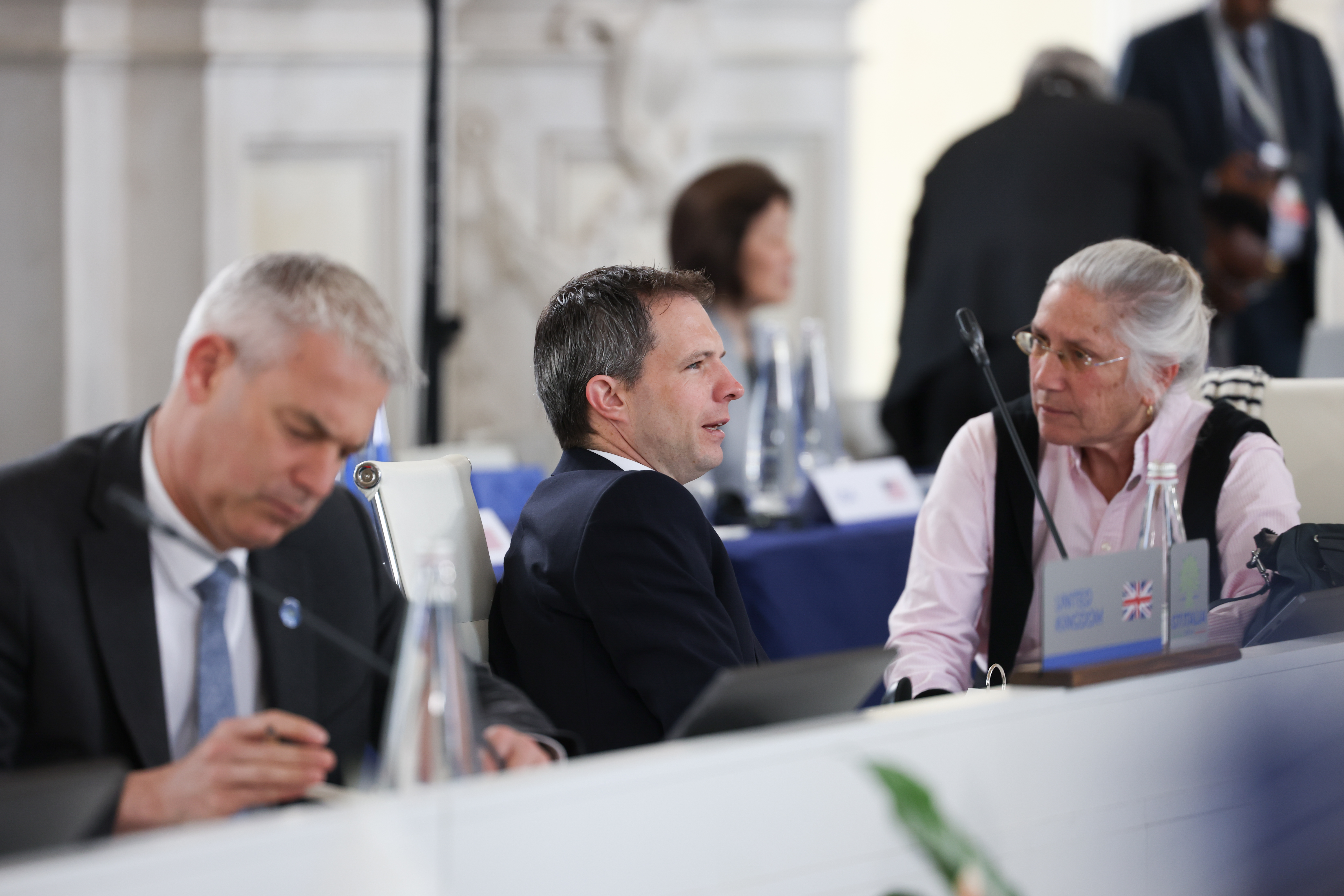 Analiza sytuacji na rynku ropy naftowej: Reakcja g-7 na wzrost cen