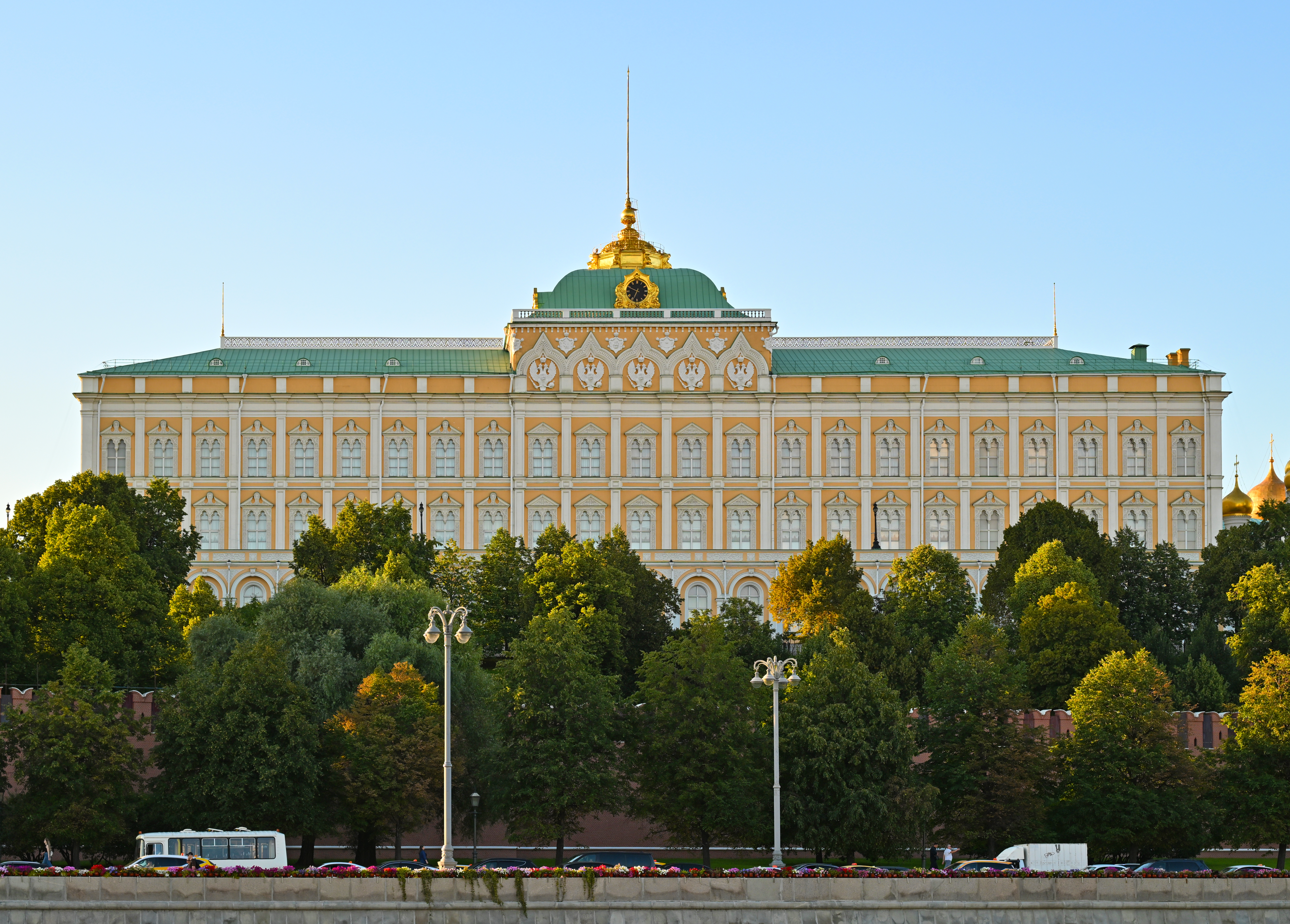 Kreml intensyfikuje działania dezinformacyjne przed wyborami na Węgrzech