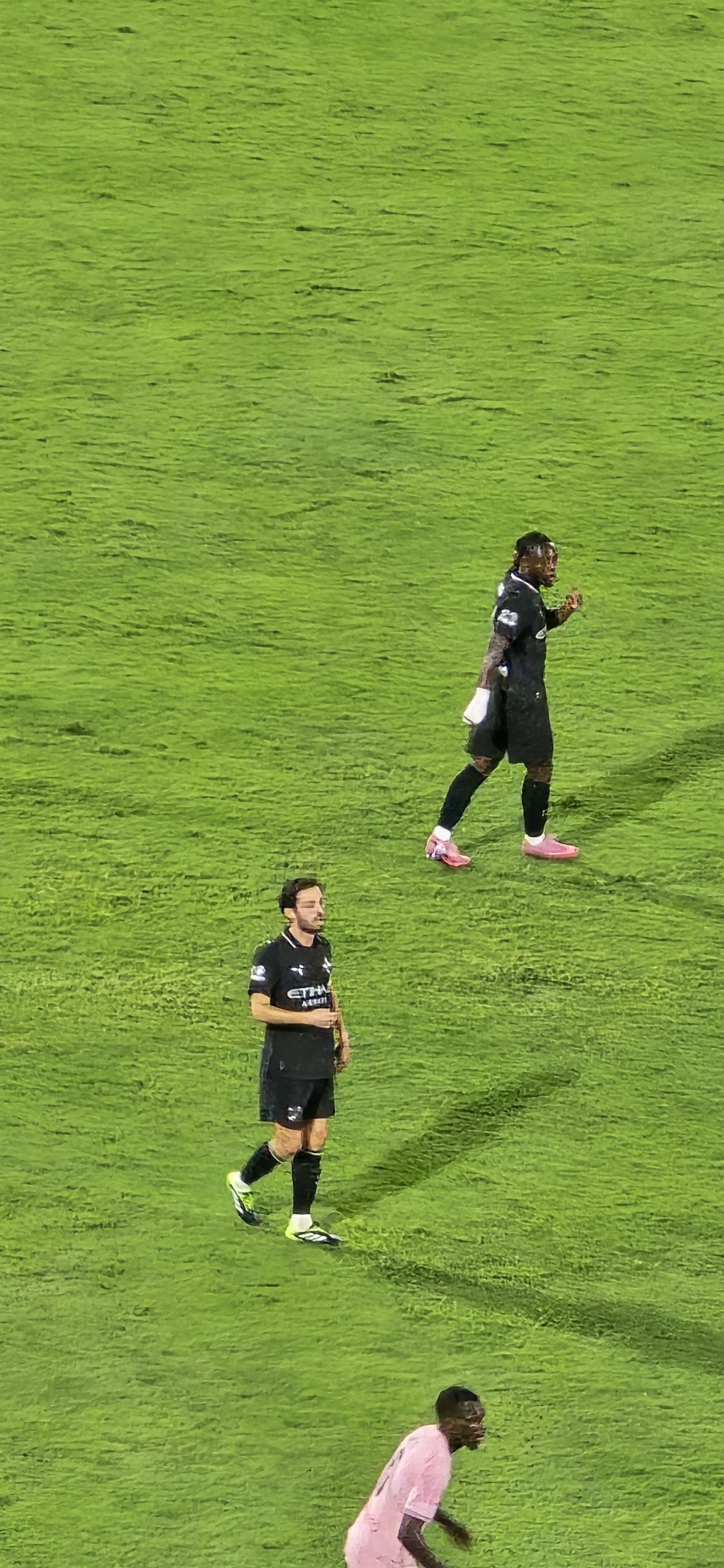 Jeremy Doku “zniknął” w Lidze Mistrzów – Technologia zawiodła w kluczowym momencie!