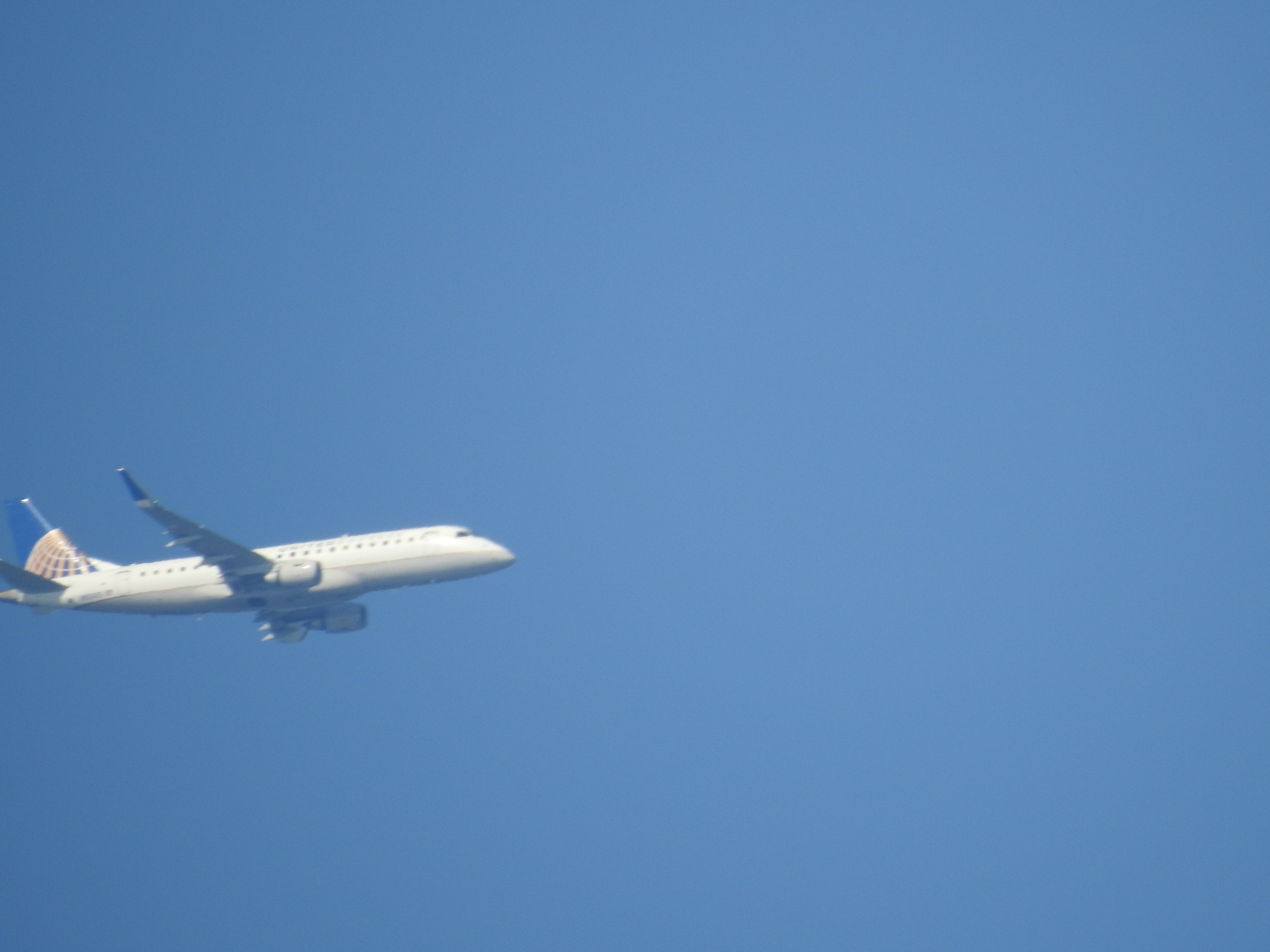 United Airlines Reaguje na Rosnące Ceny Ropy: Plan Ograniczenia Lotów i Złowieszcze Prognozy